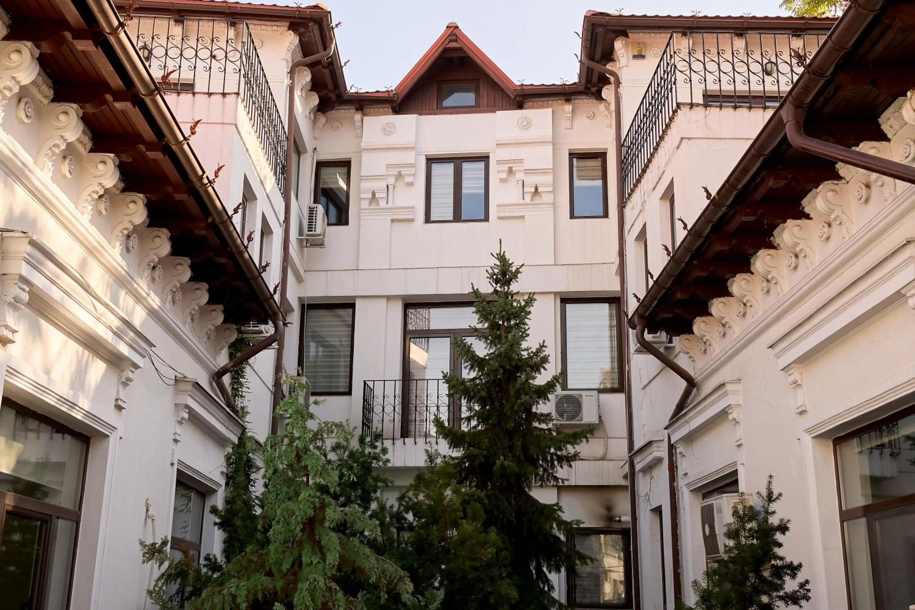 Dona Premier Suites