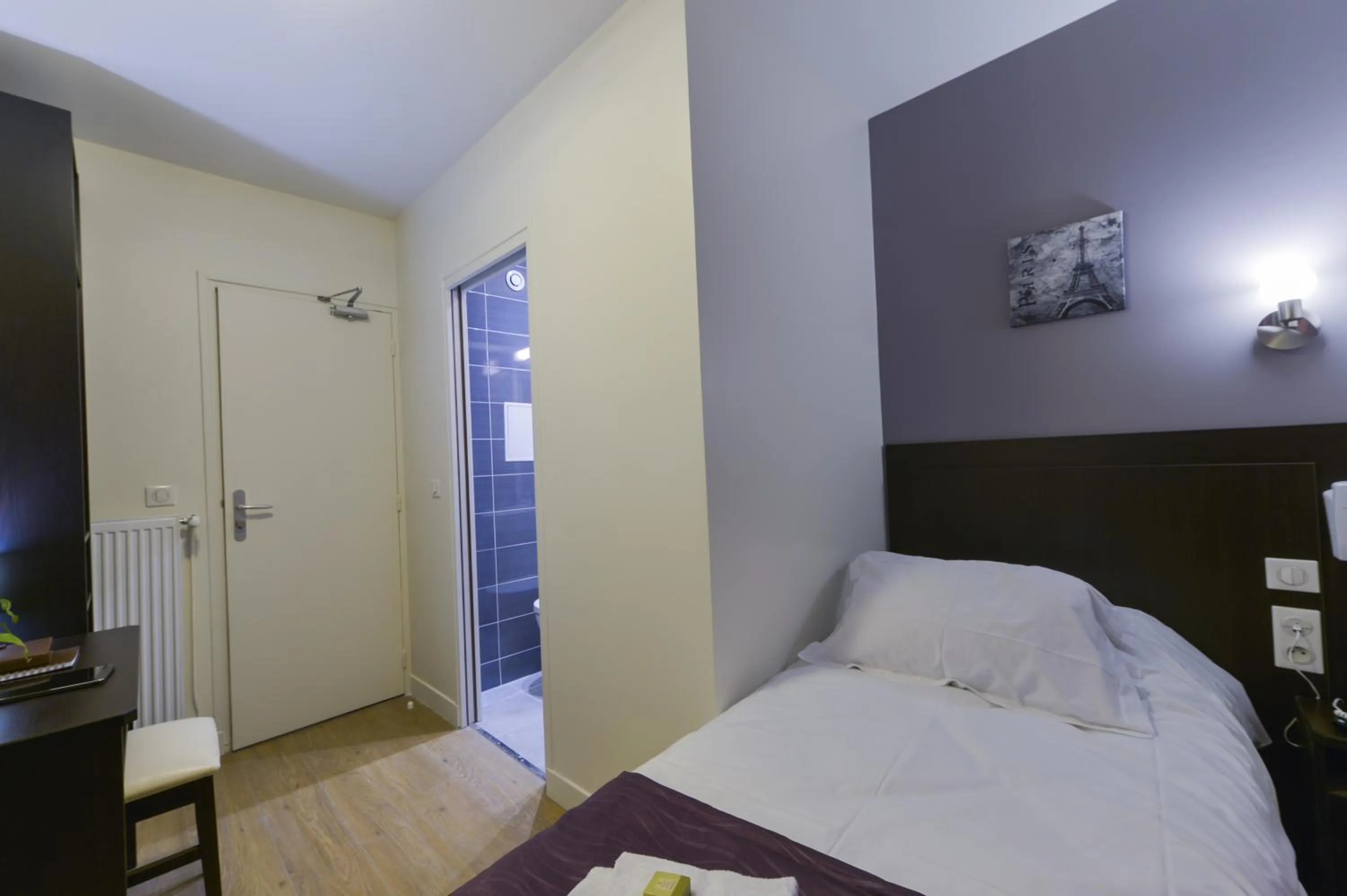 Bedroom, Bed in Hôtel du Quai de Seine