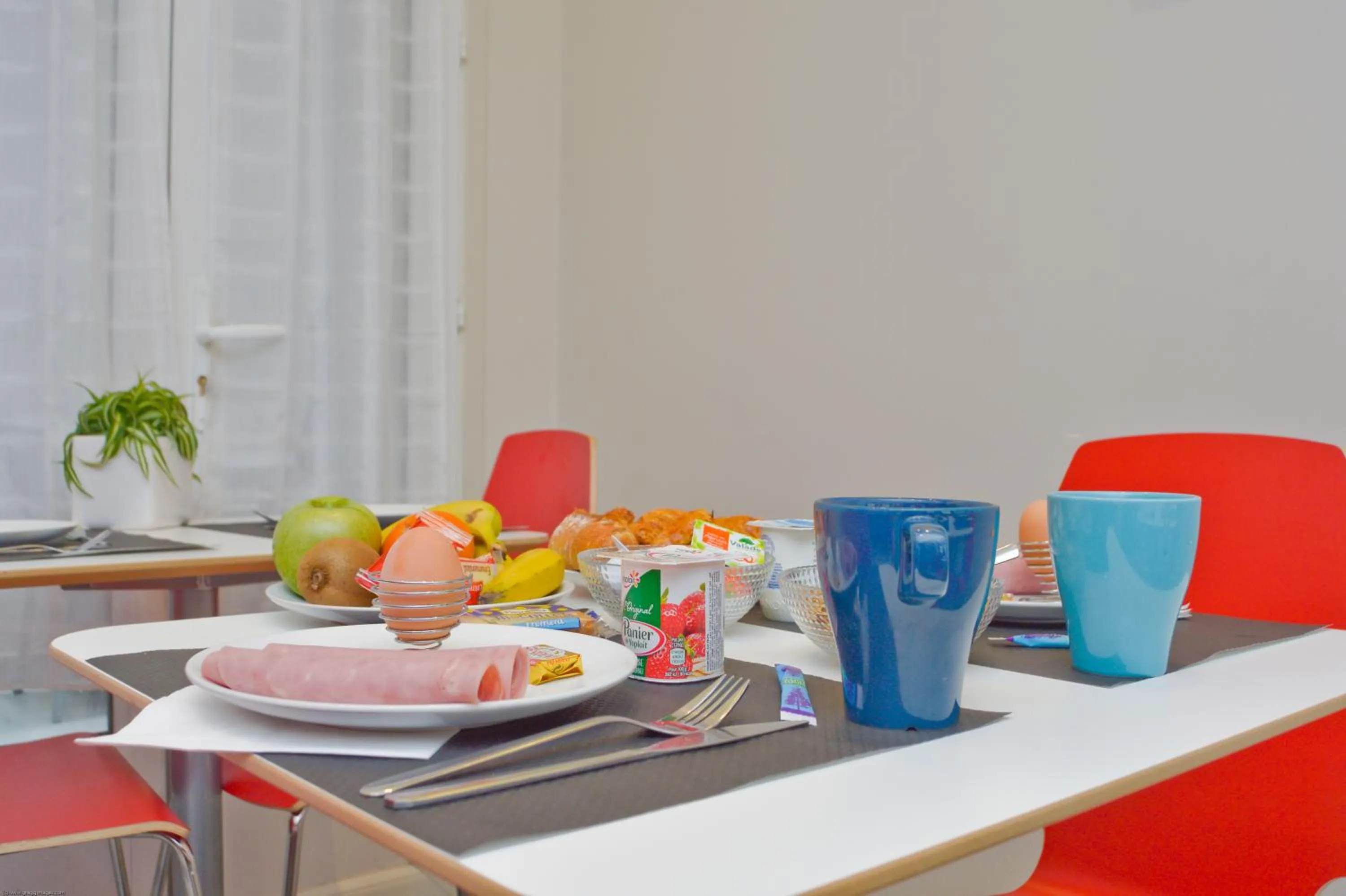 Food and drinks in Hôtel du Quai de Seine