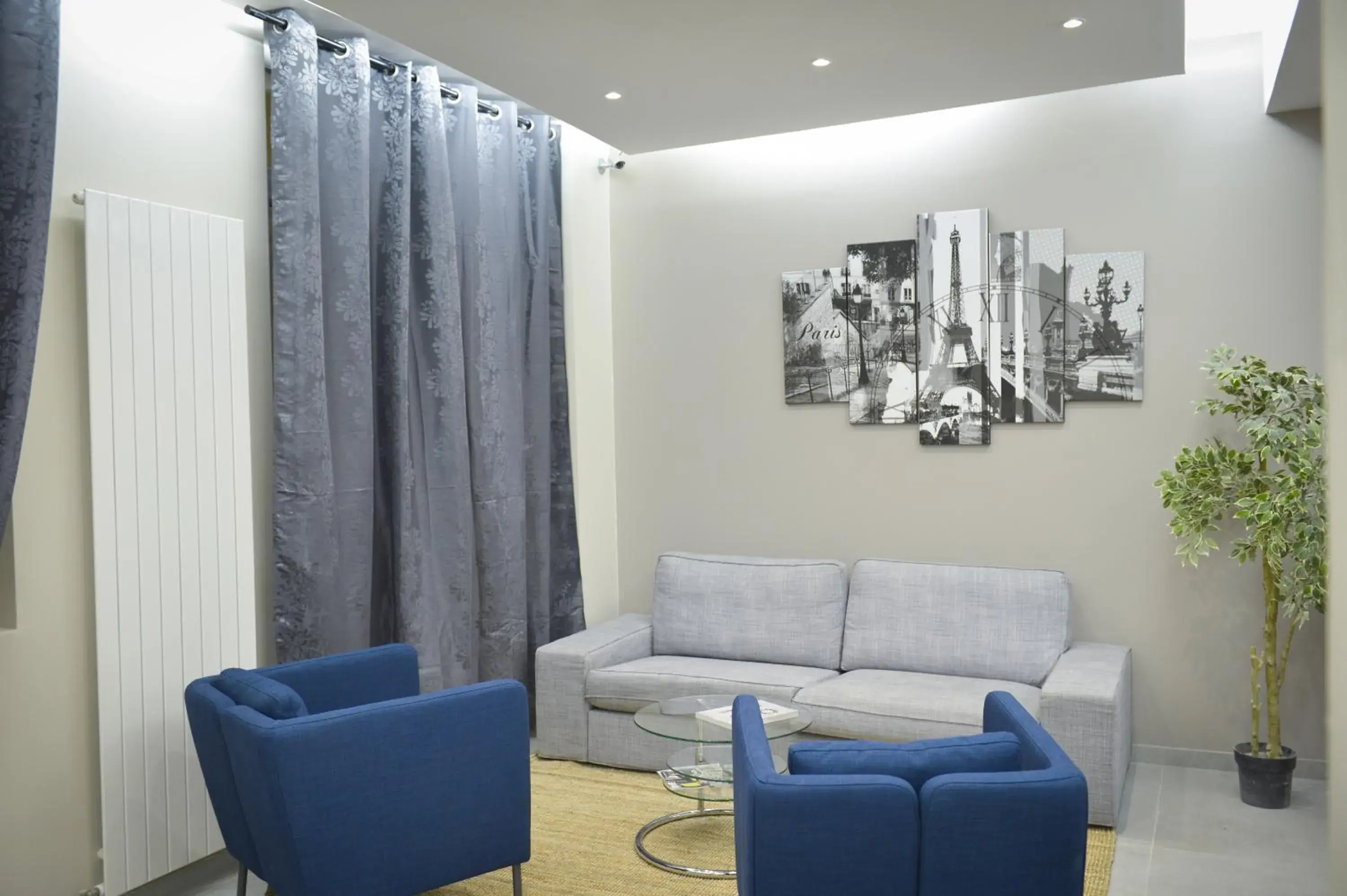 Lobby or reception in Hôtel du Quai de Seine Lobby or reception in Hôtel du Quai de Seine