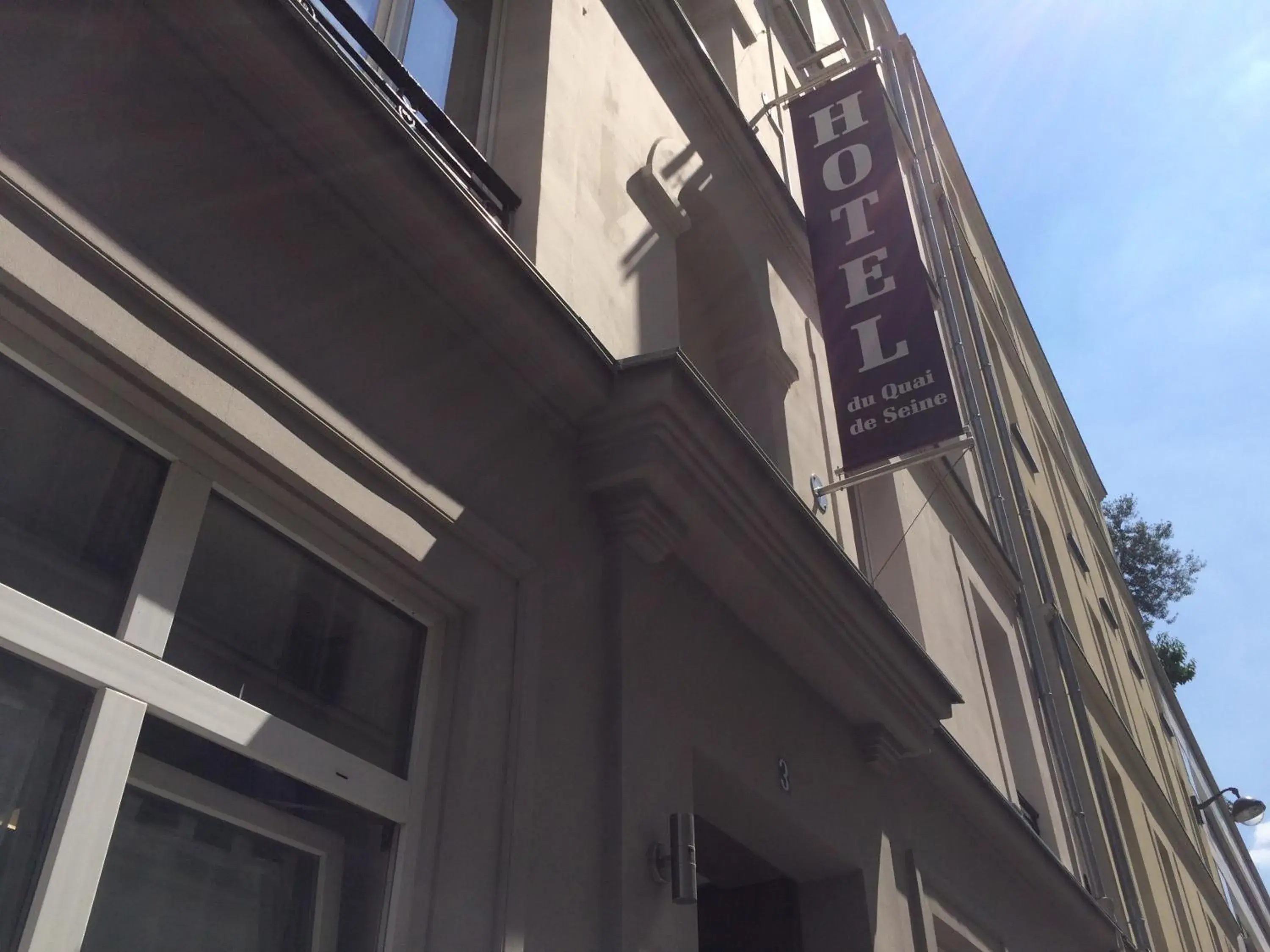 Facade/entrance in Hôtel du Quai de Seine Facade/entrance in Hôtel du Quai de Seine