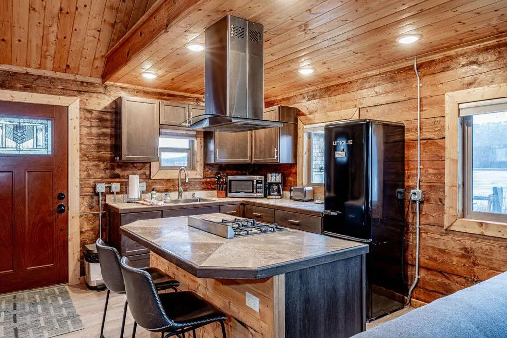 Lakeshore Lodging Cabins