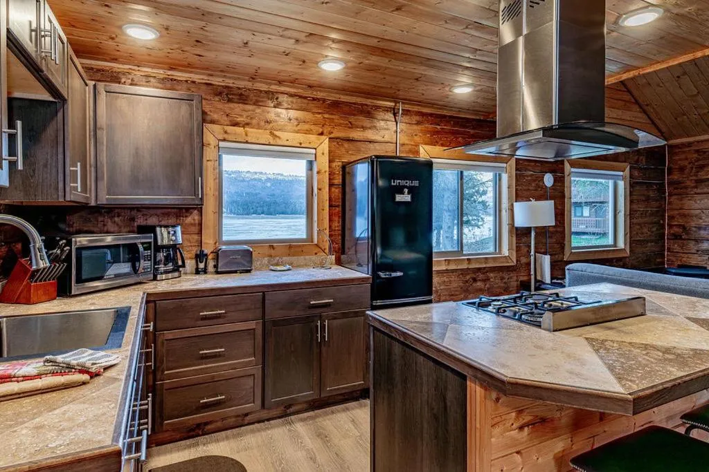 Lakeshore Lodging Cabins