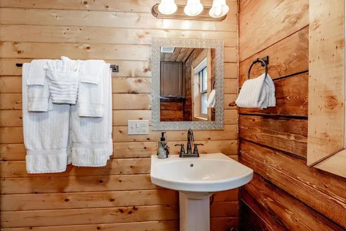 Lakeshore Lodging Cabins