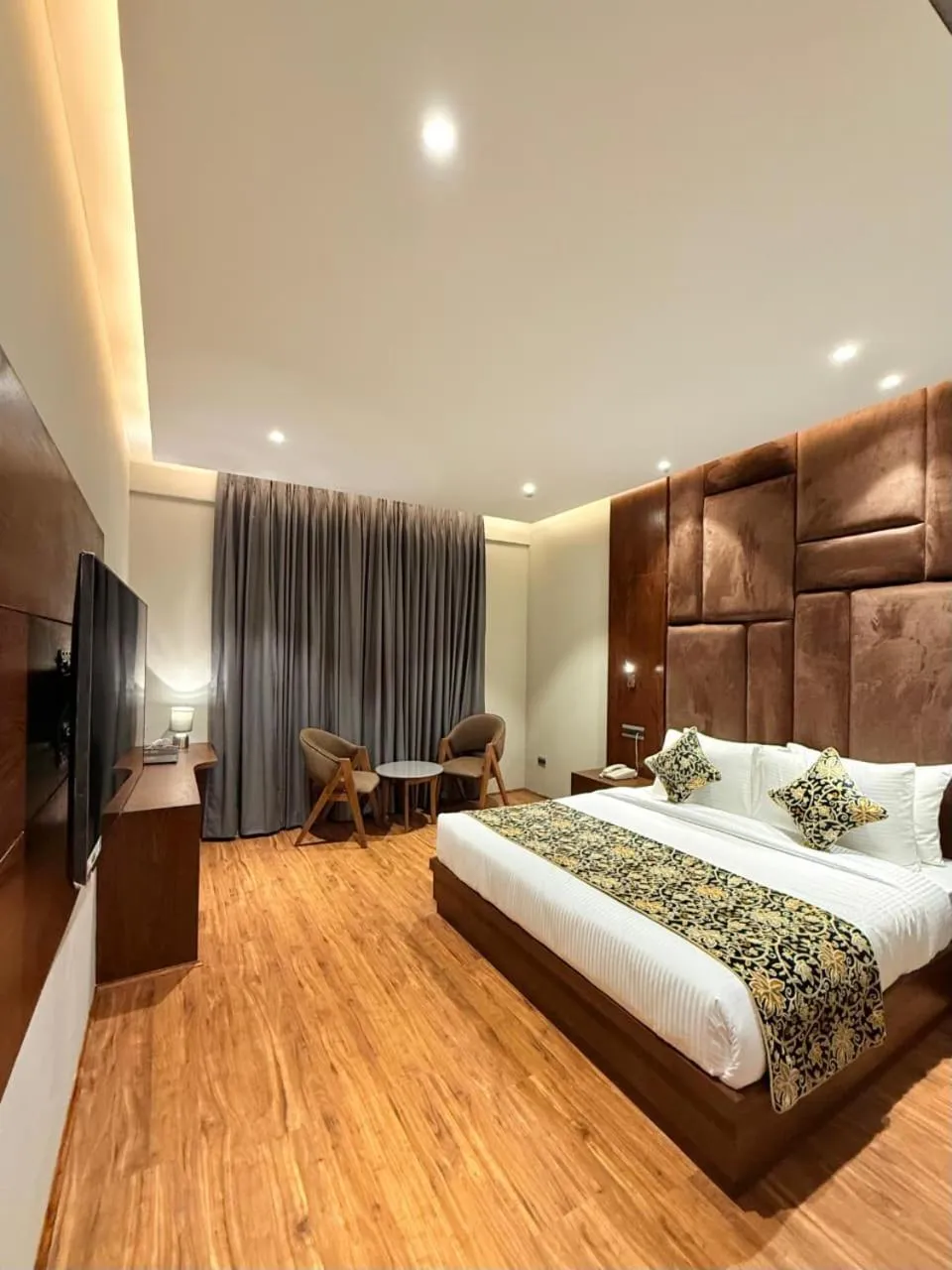 Bed in The Olive Hotel Srinagar