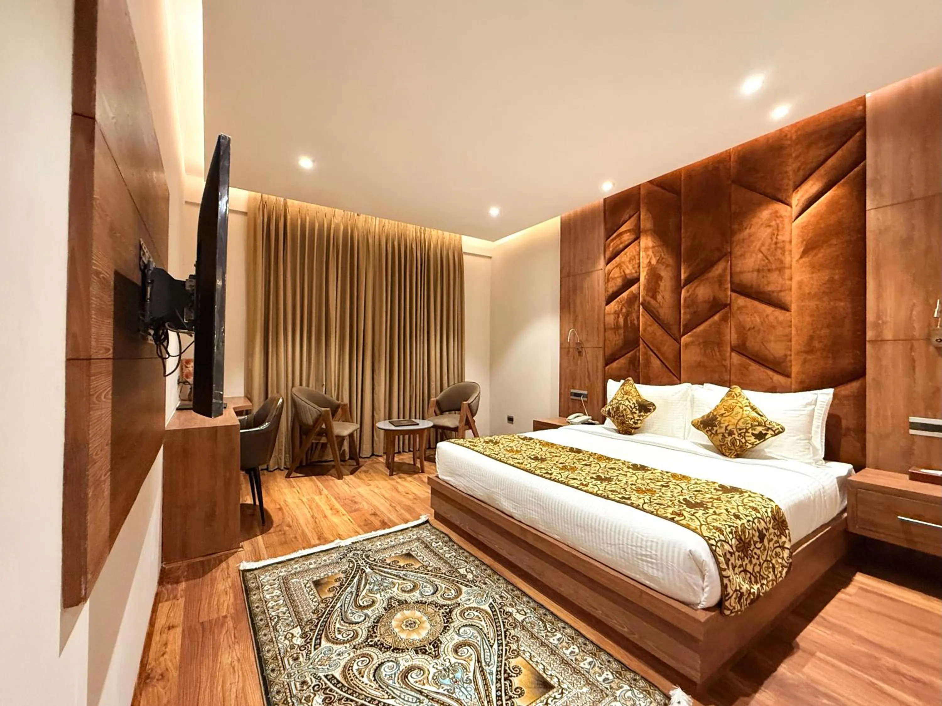 Bedroom, Bed in The Olive Hotel Srinagar