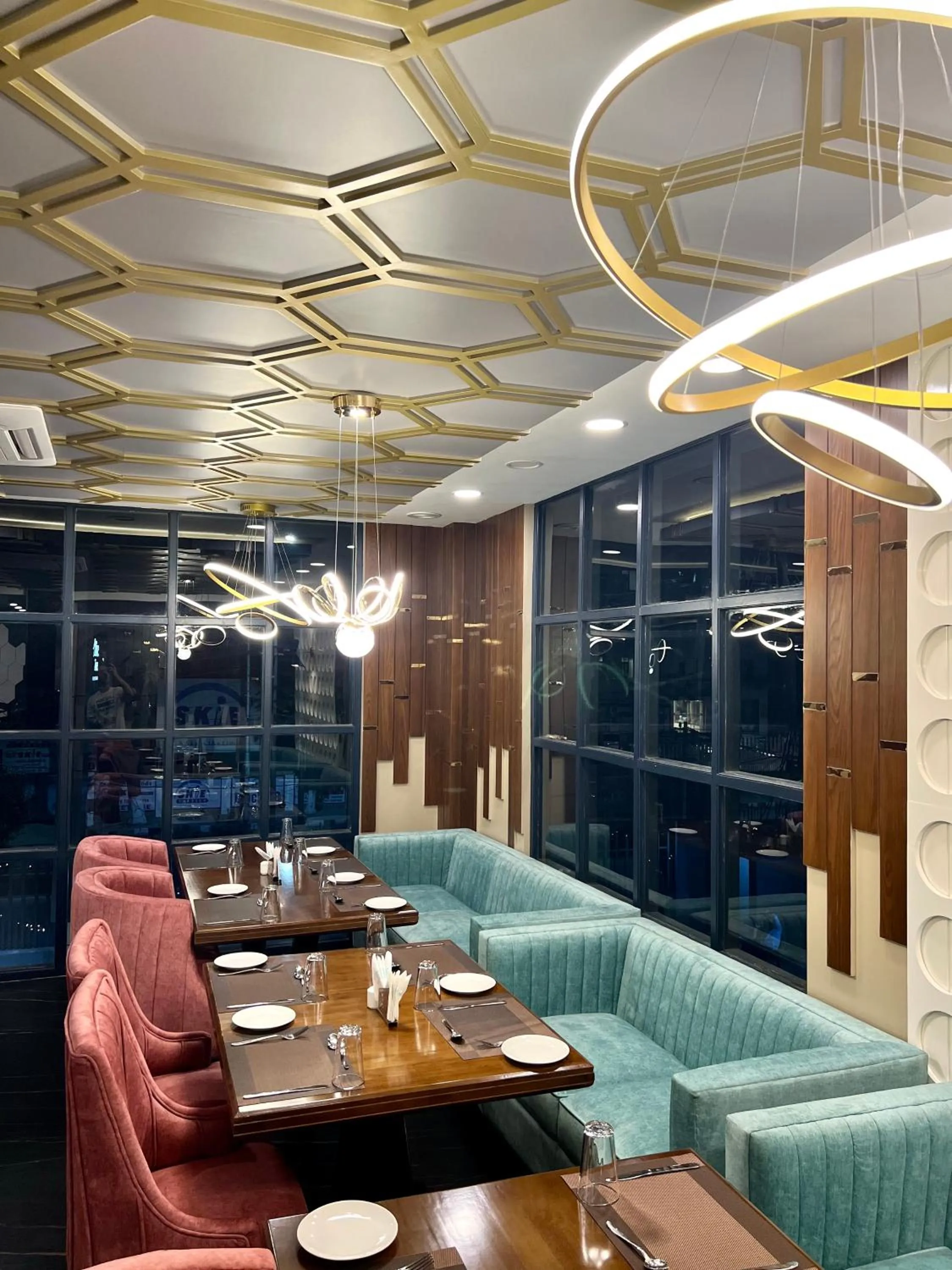 Restaurant/places to eat in The Olive Hotel Srinagar