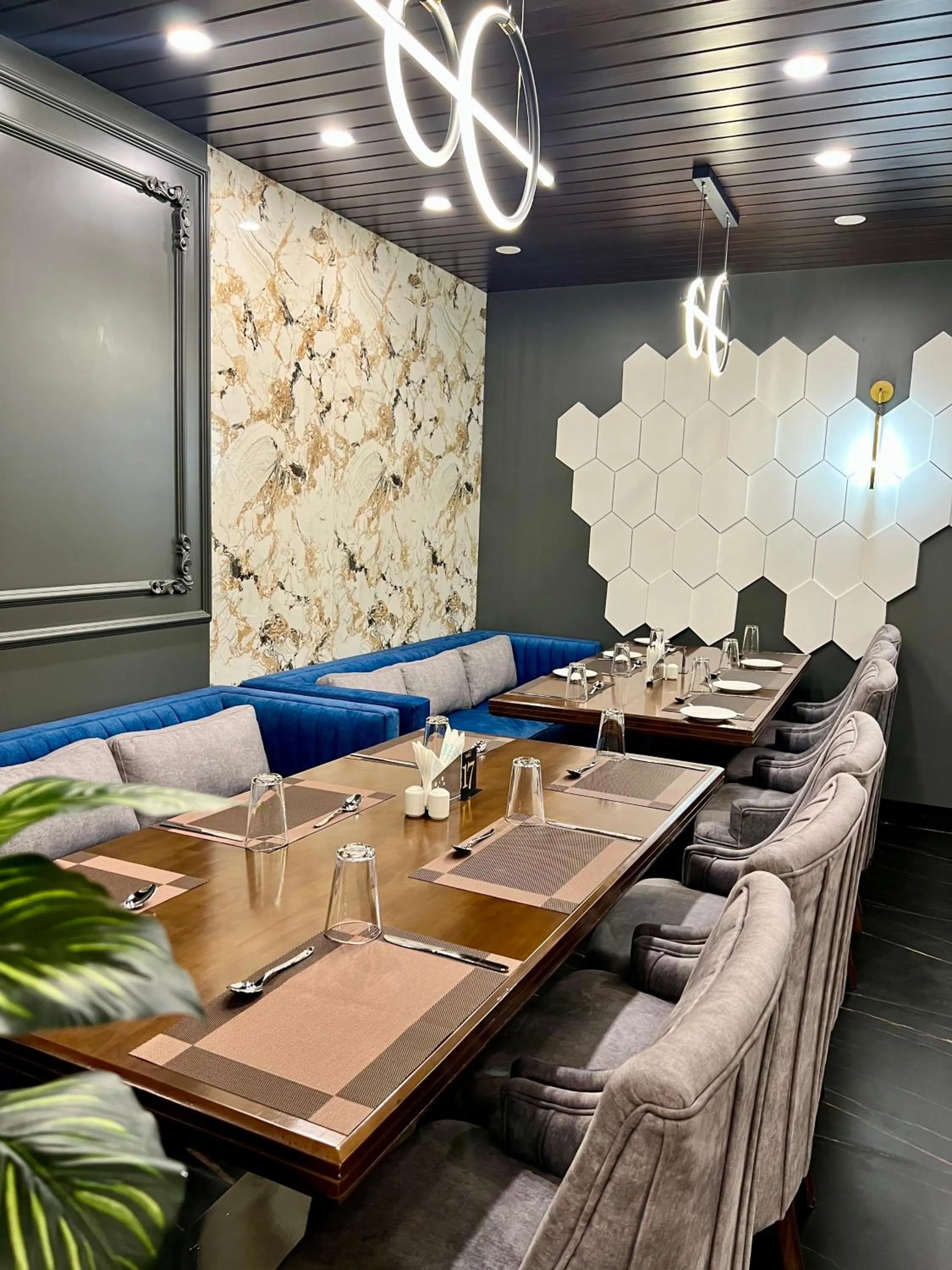 Restaurant/places to eat in The Olive Hotel Srinagar