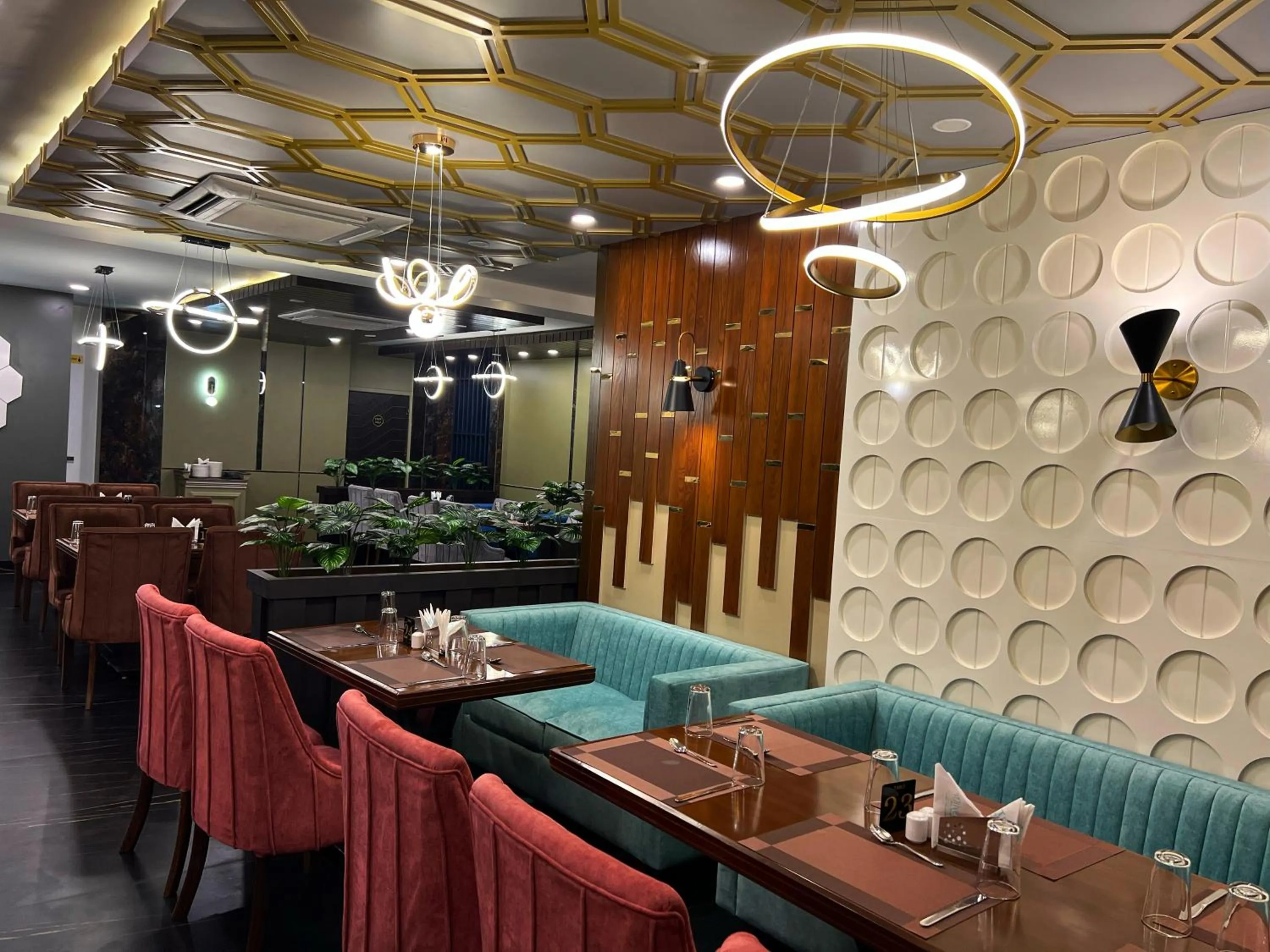 Restaurant/places to eat in The Olive Hotel Srinagar