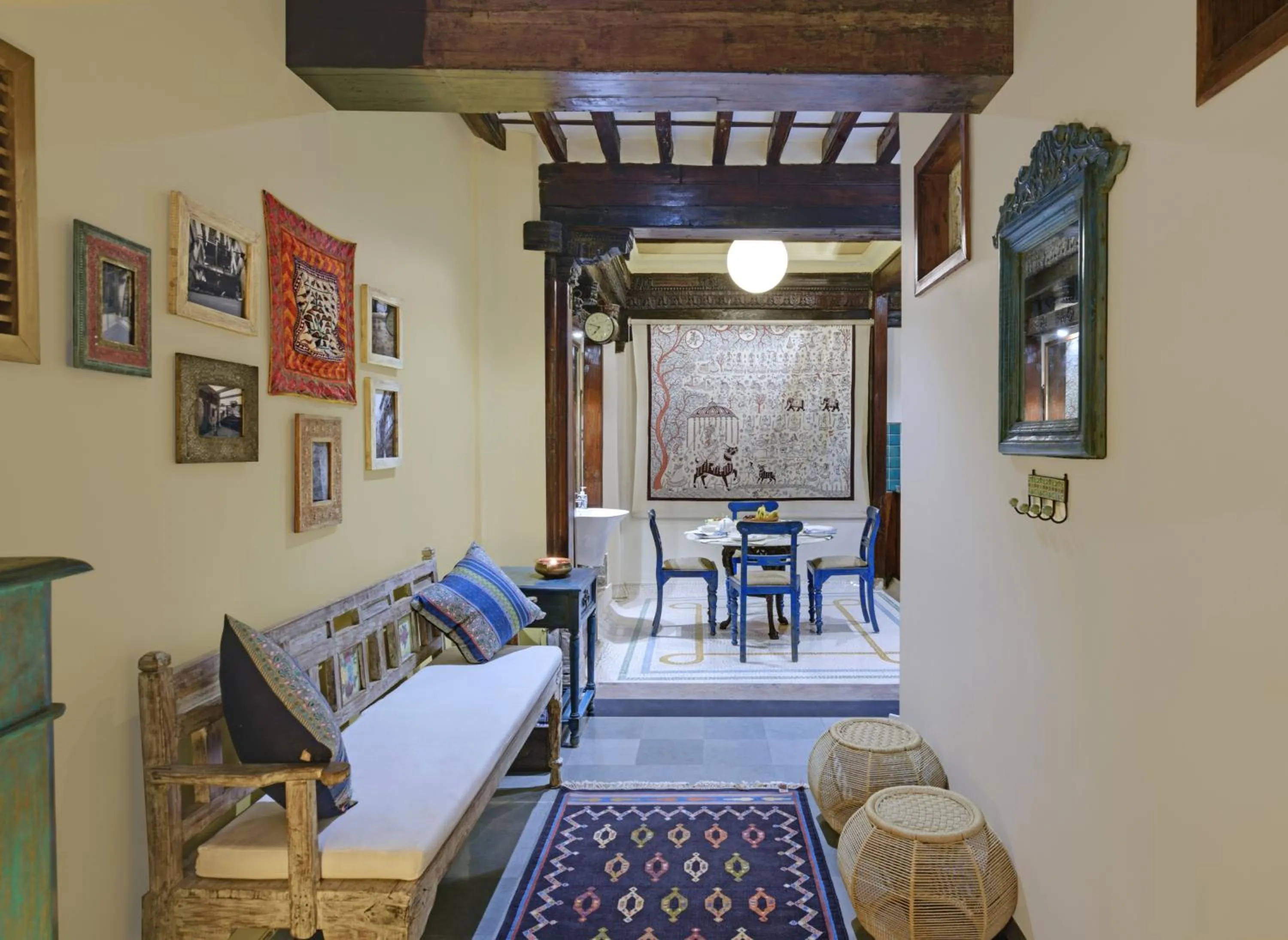 Living room in Dodhia Haveli