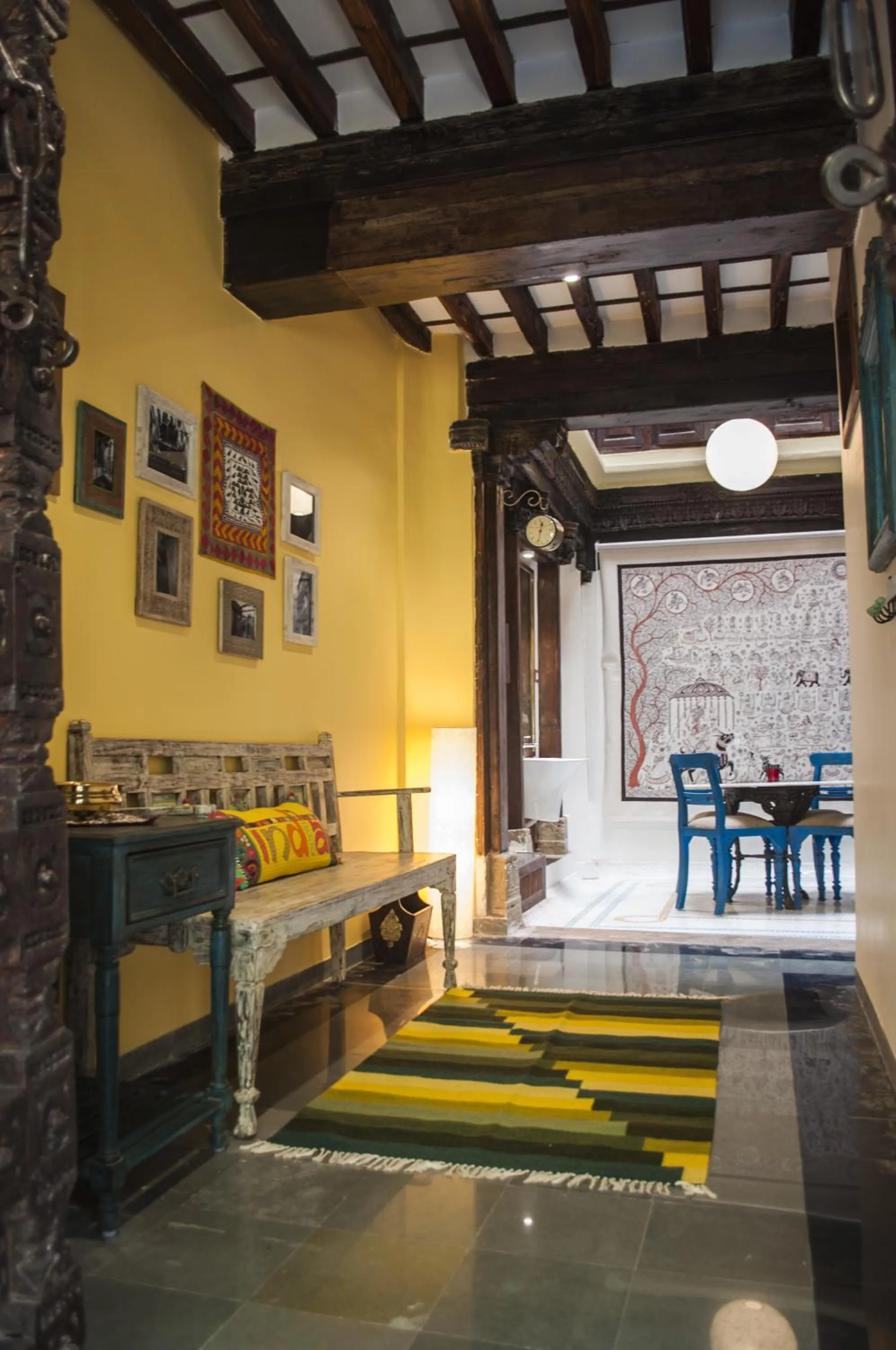 Facade/entrance in Dodhia Haveli