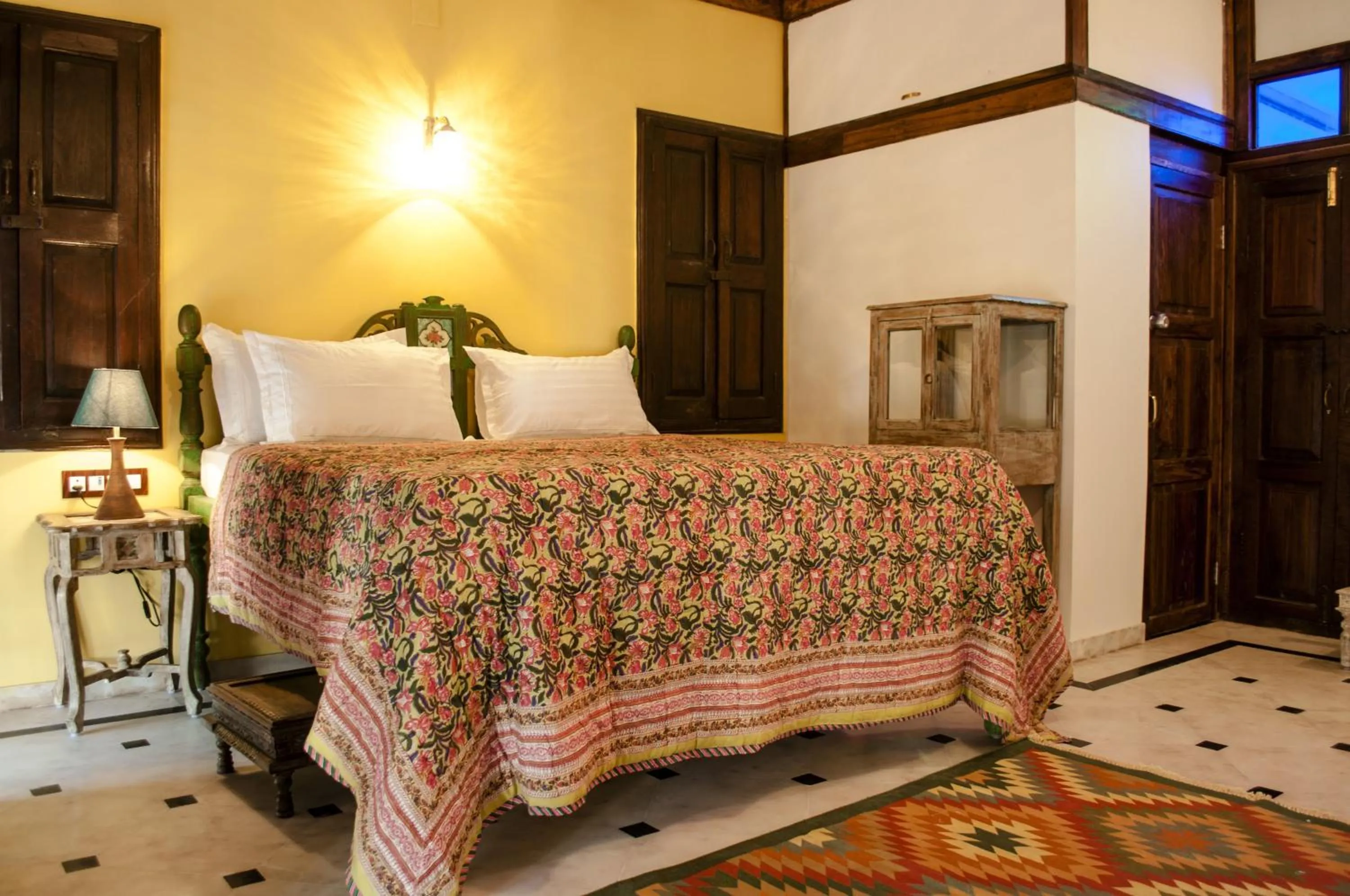Decorative detail, Bed in Dodhia Haveli
