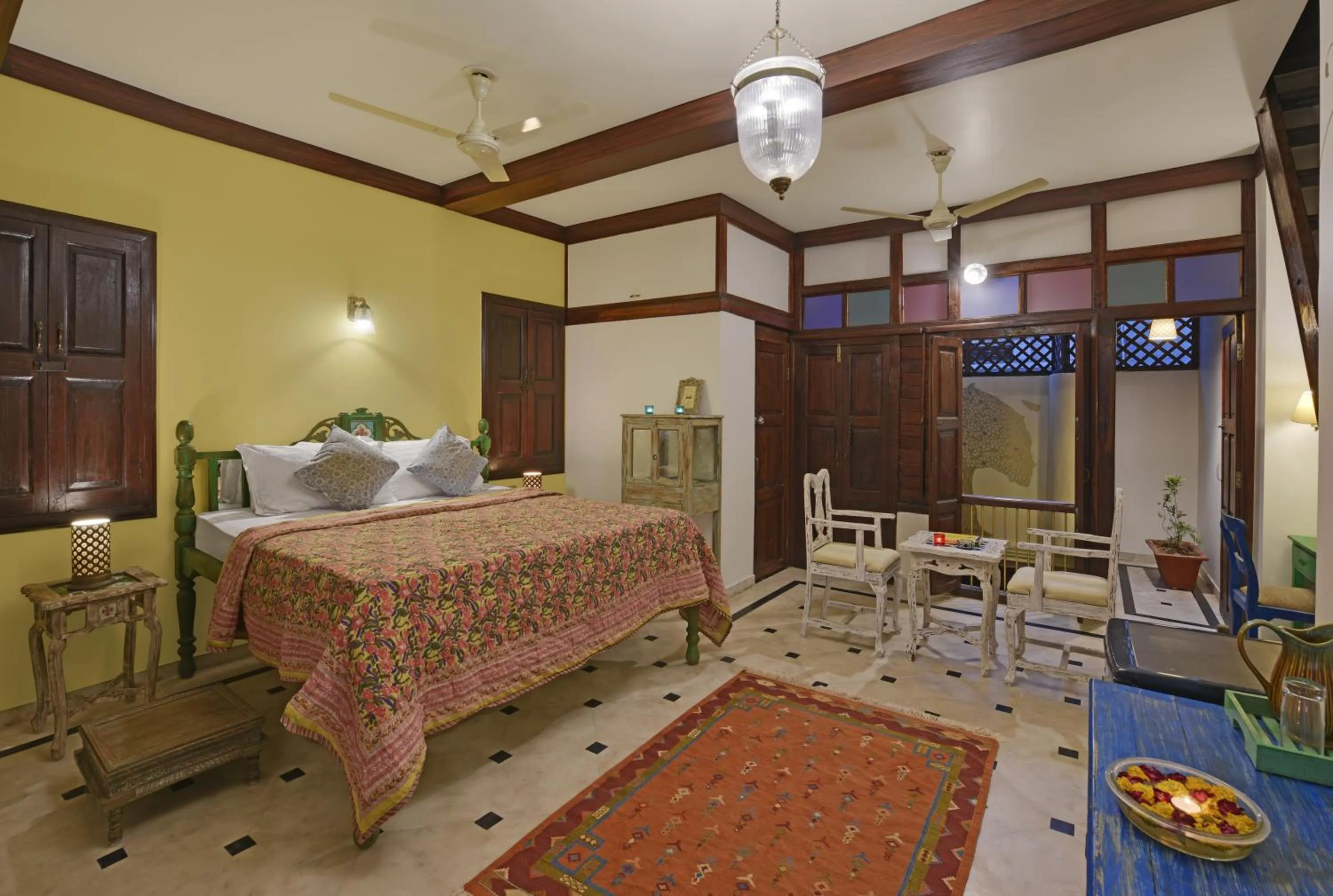 Bed in Dodhia Haveli