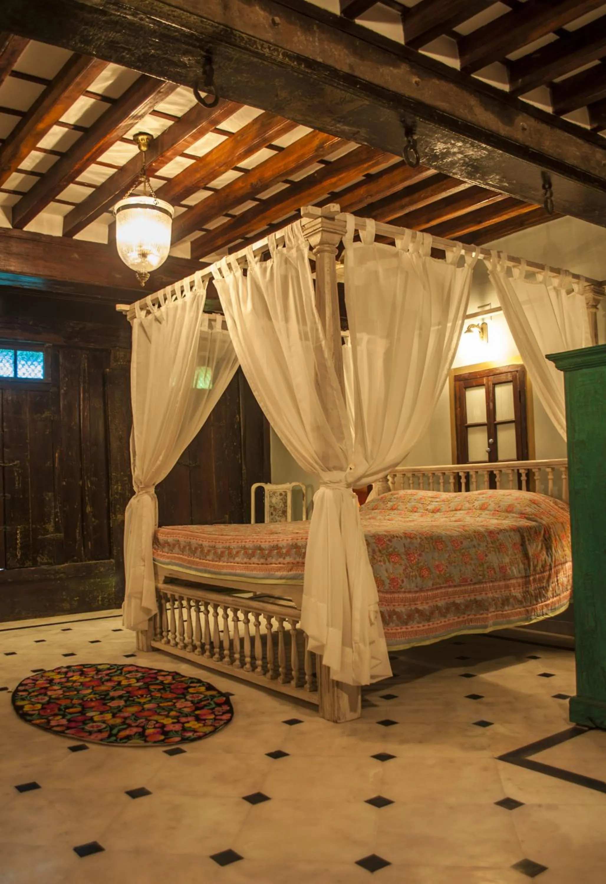 Decorative detail, Bed in Dodhia Haveli