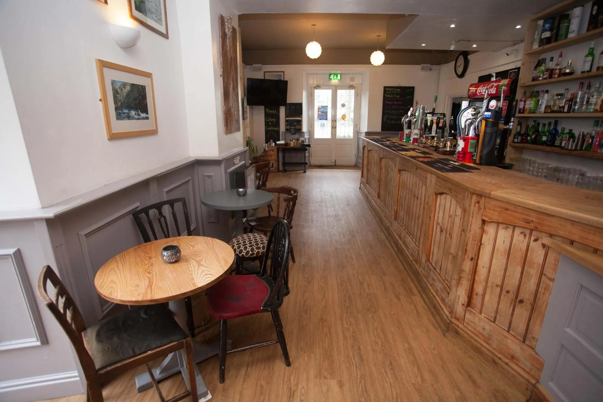 Lounge or bar in The Heights Bunkhouse