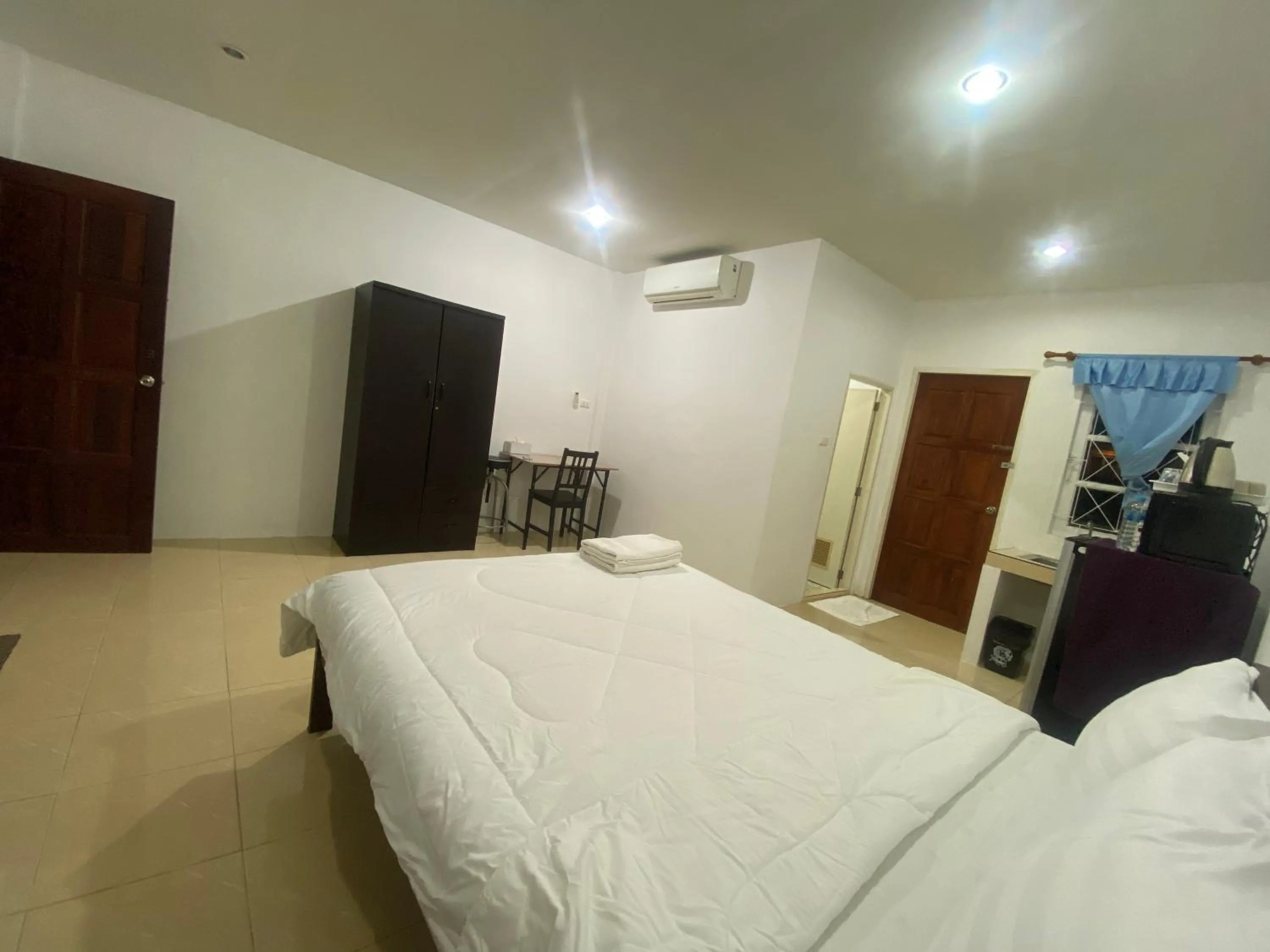 Photo of the whole room, Bed in Bangtao Corner