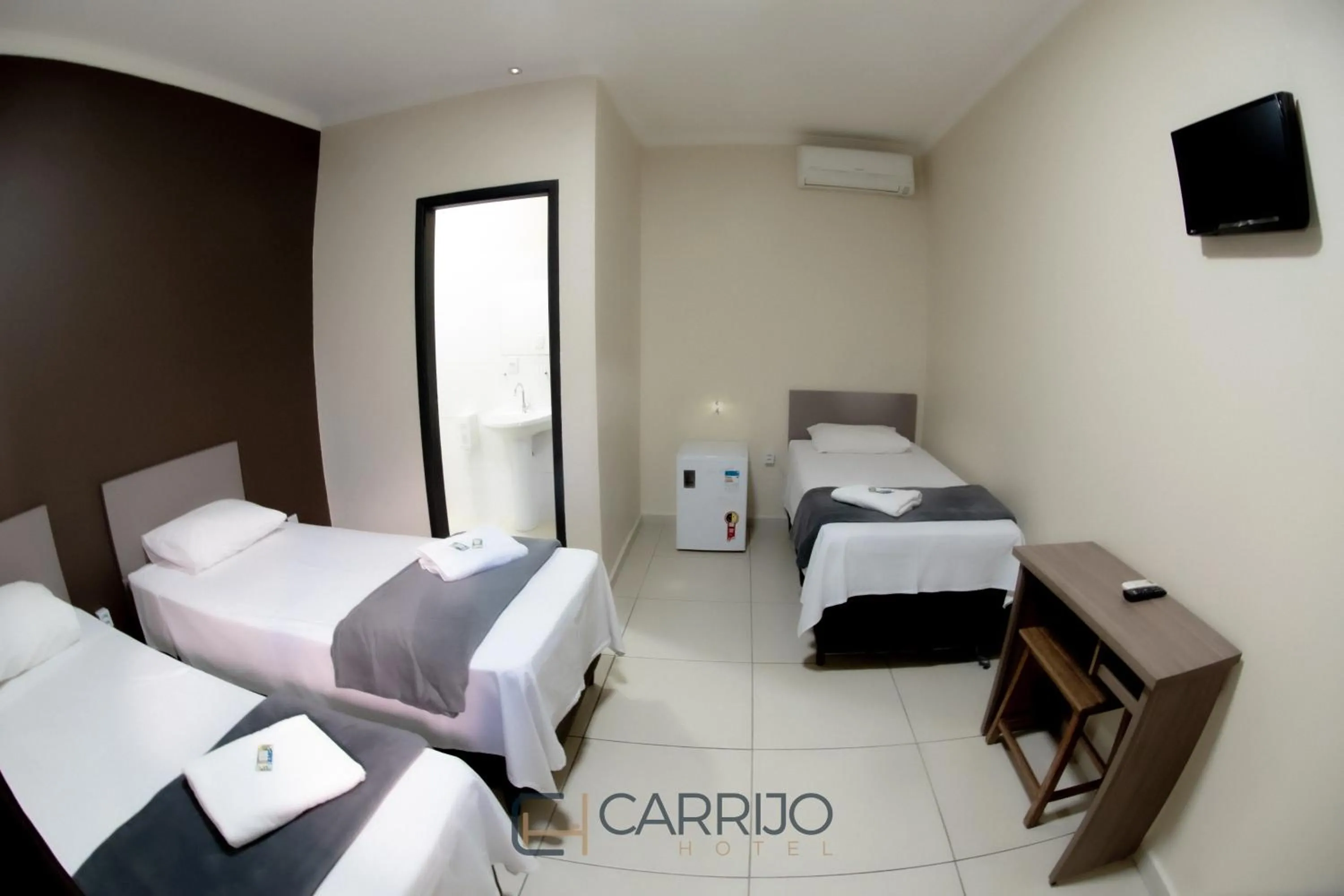 Basic Triple Room - single occupancy in Carrijo Hotel