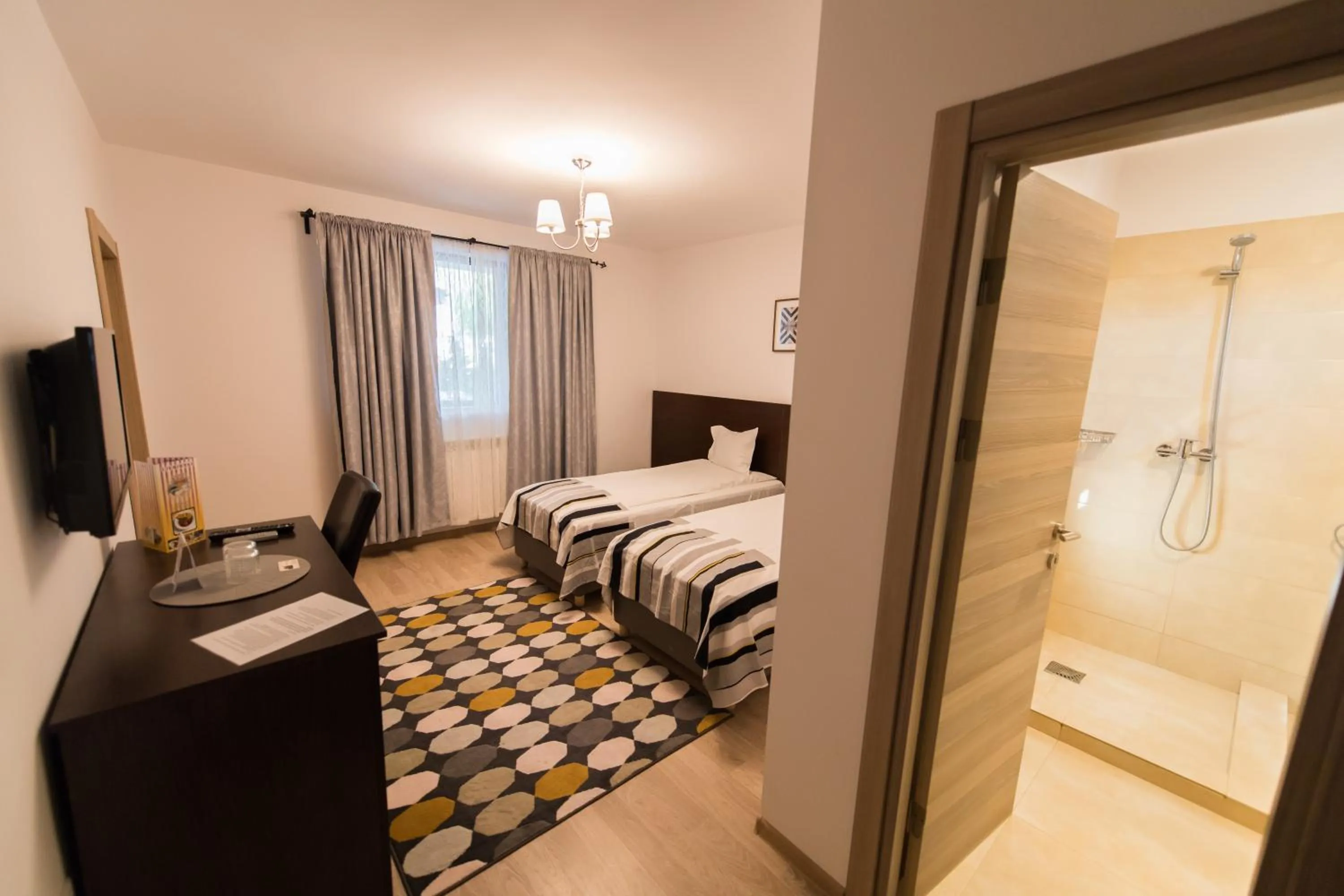 Bed in Pensiunea Puiu