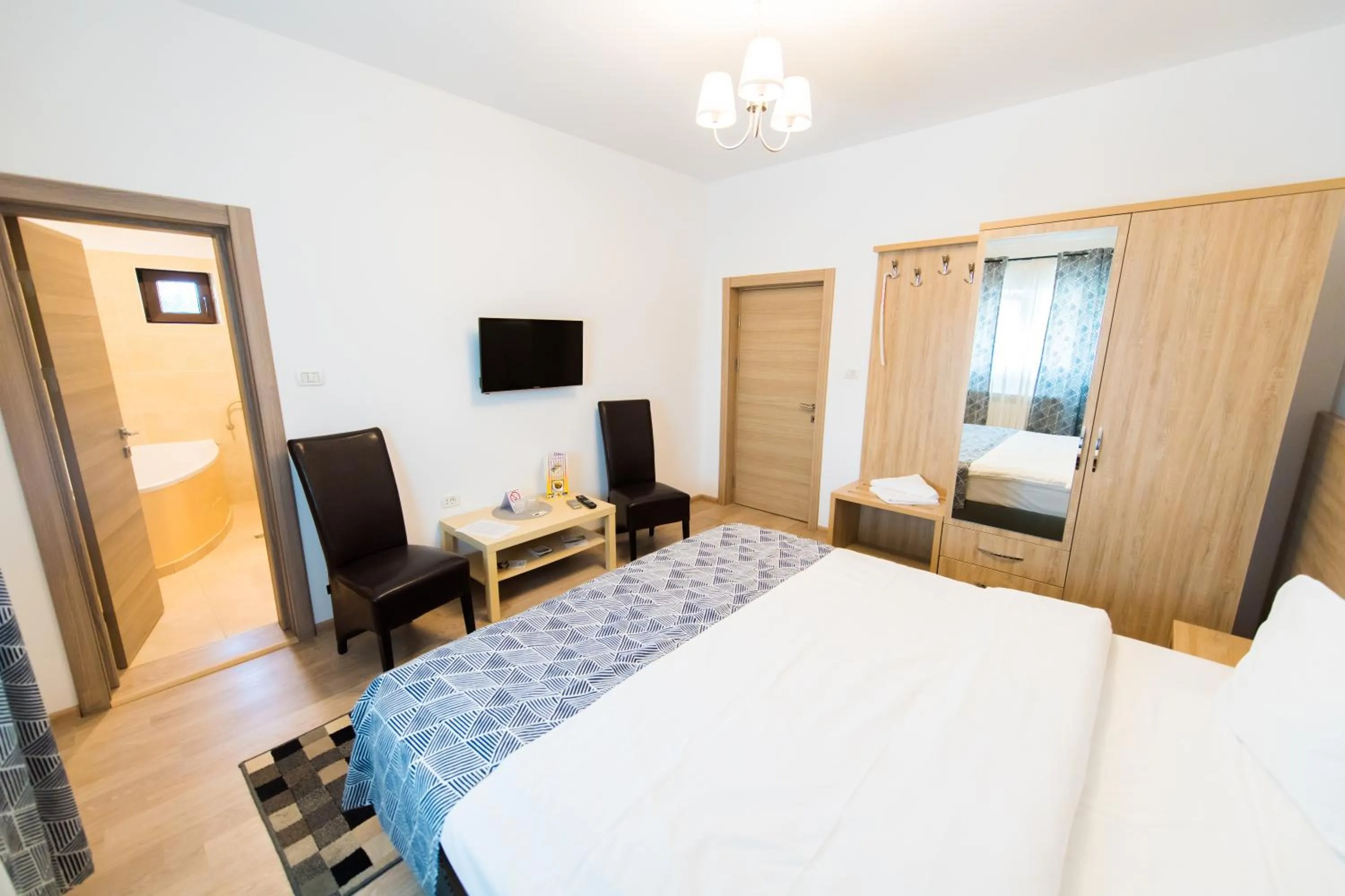 Bed in Pensiunea Puiu