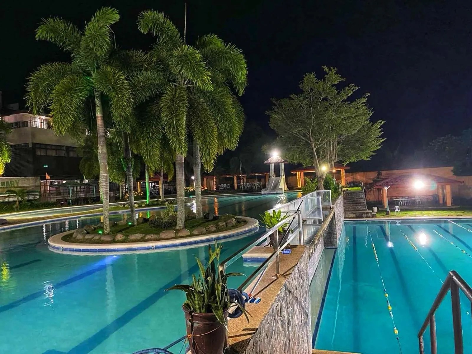 Swimming pool in Northland Resort Hotel Manapla