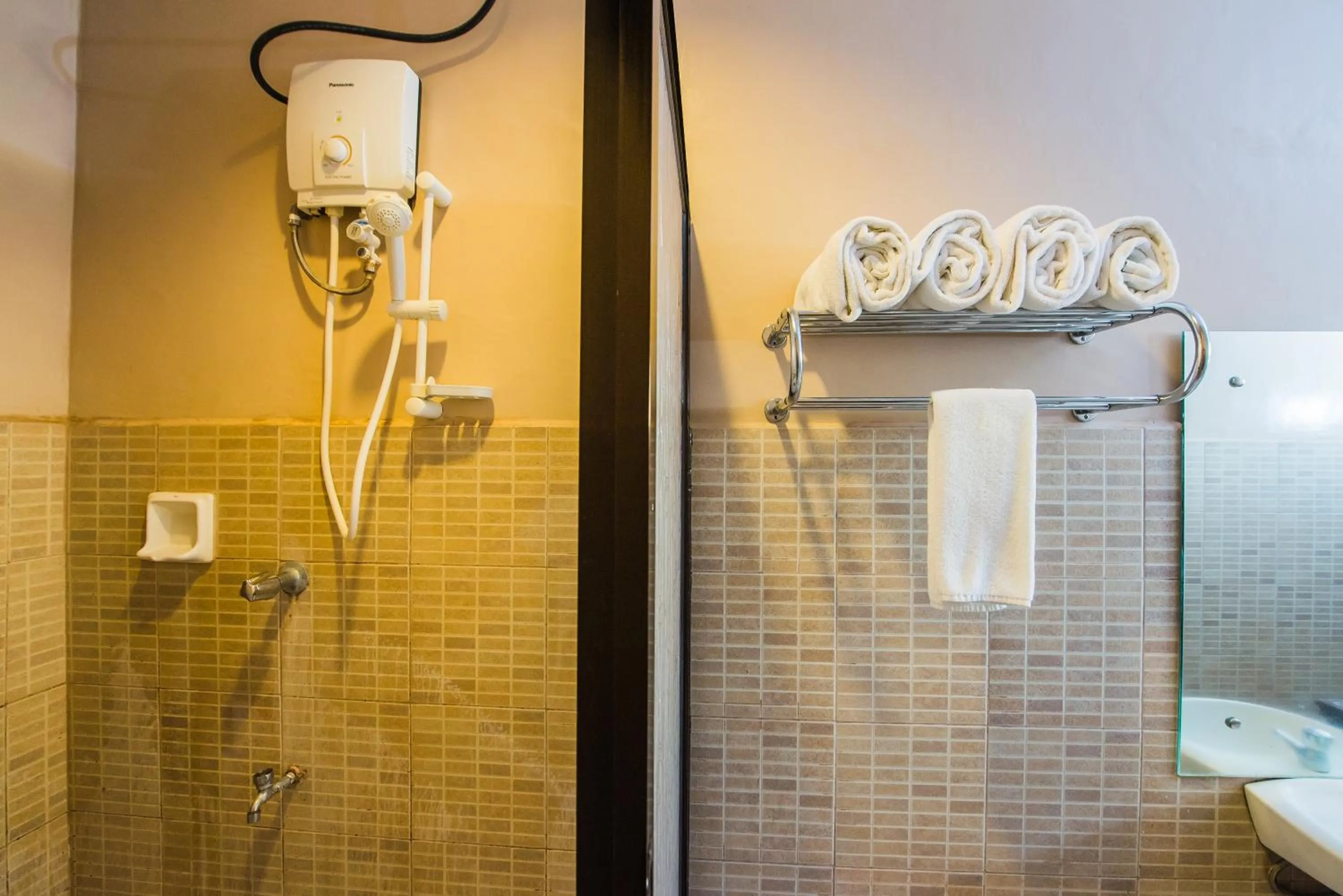 Shower in Northland Resort Hotel Manapla