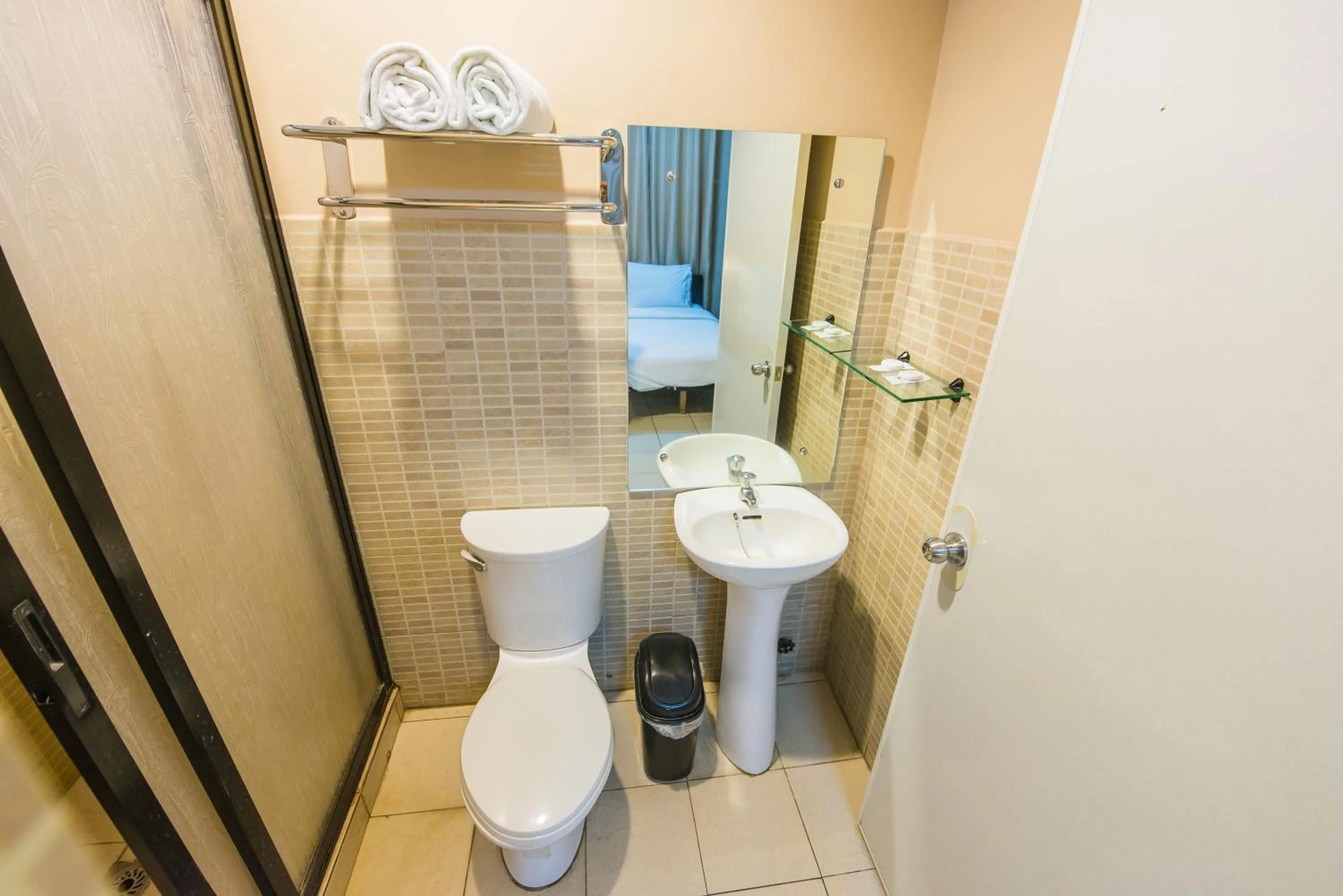 Shower in Northland Resort Hotel Manapla