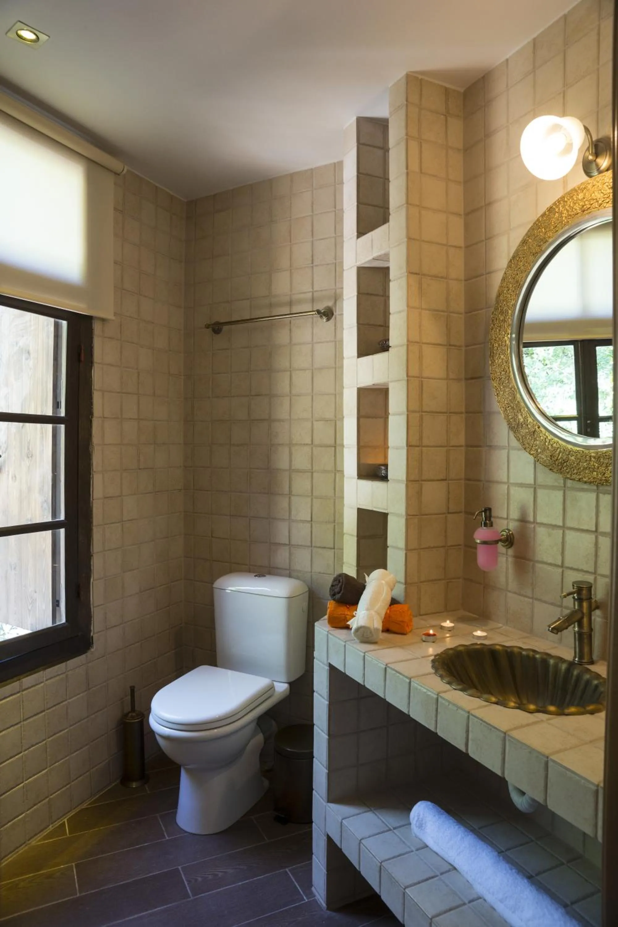 Bathroom in Elia Portou Rooms