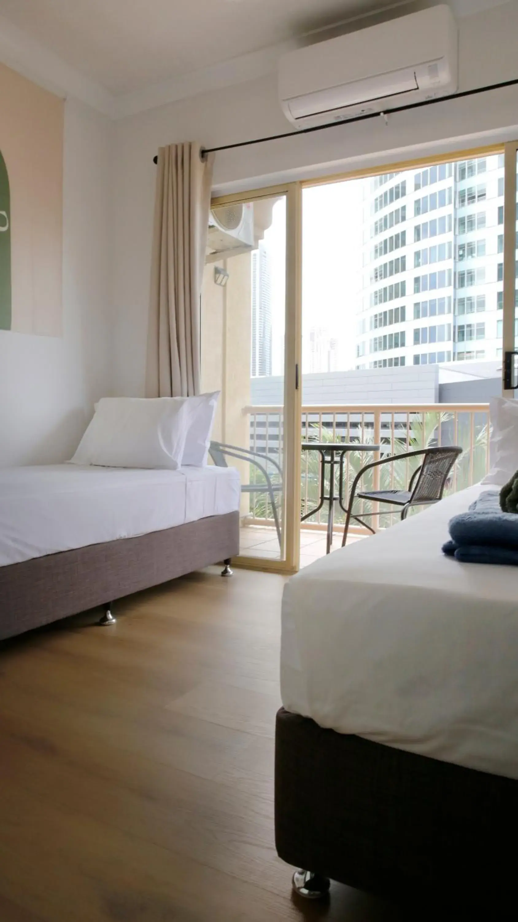 Bedroom, Bed in Breeze Inn Gold Coast Bedroom, Bed in Breeze Inn Gold Coast