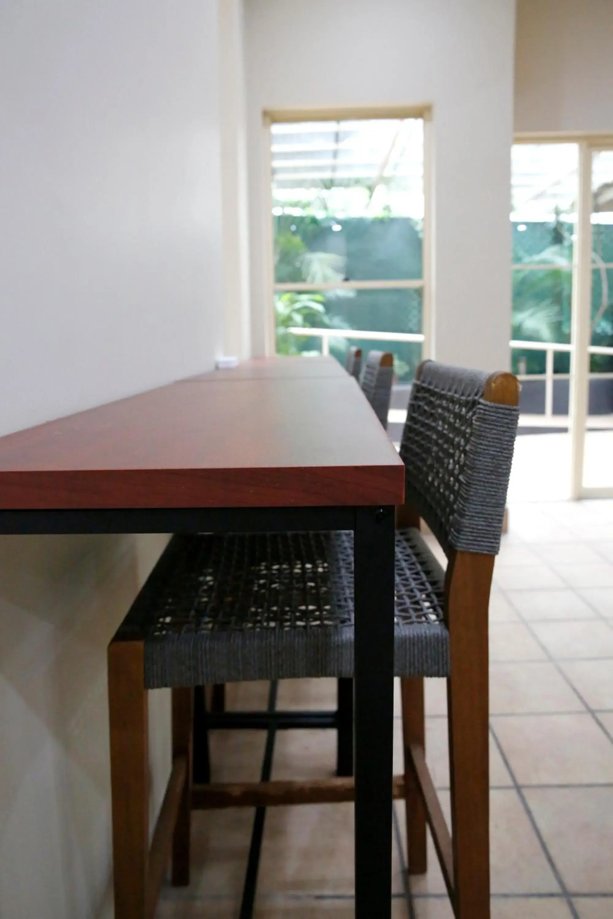 Seating area in Breeze Inn Gold Coast Seating area in Breeze Inn Gold Coast