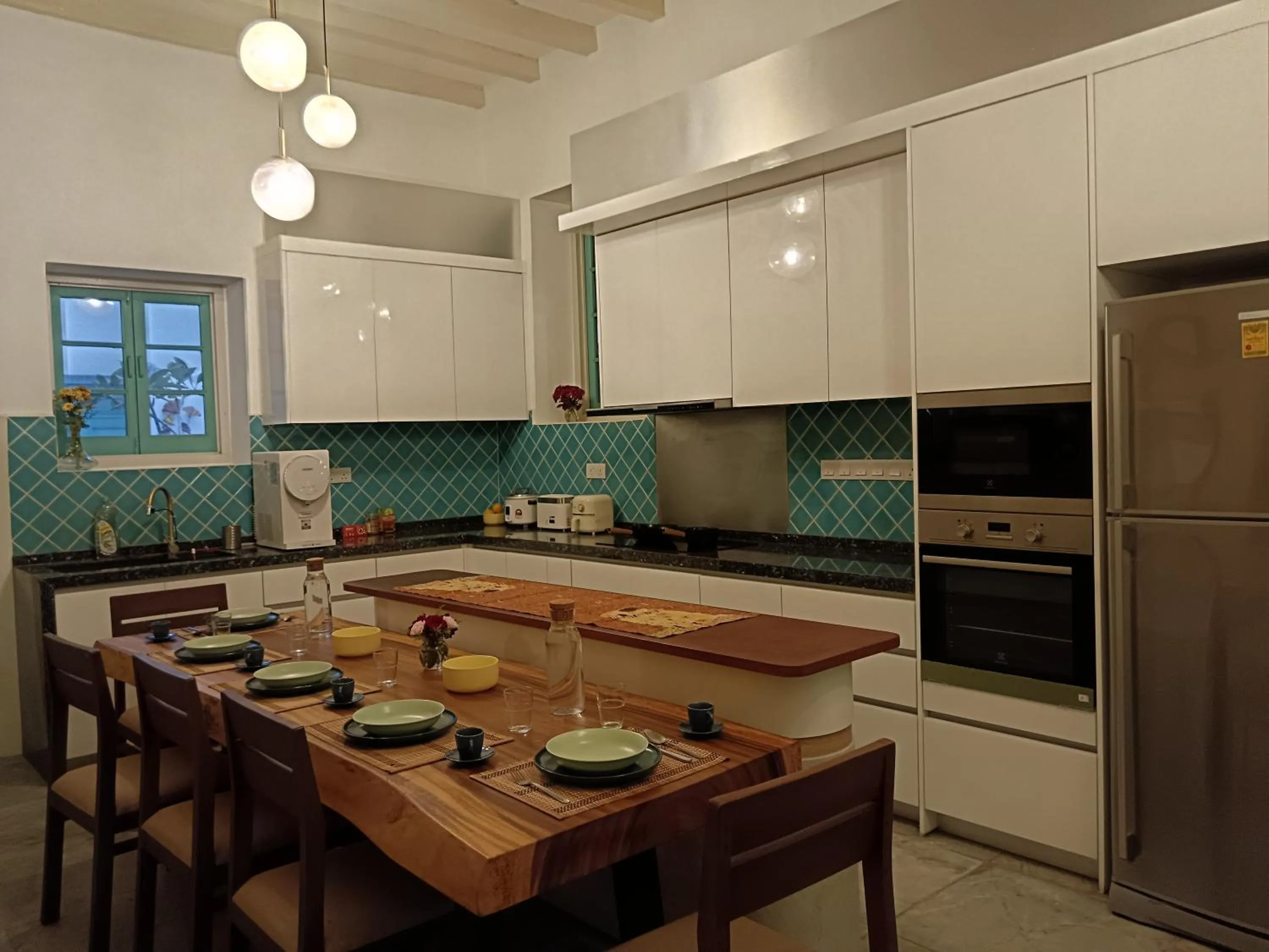 Food and drinks in The Georgetown Green Gates