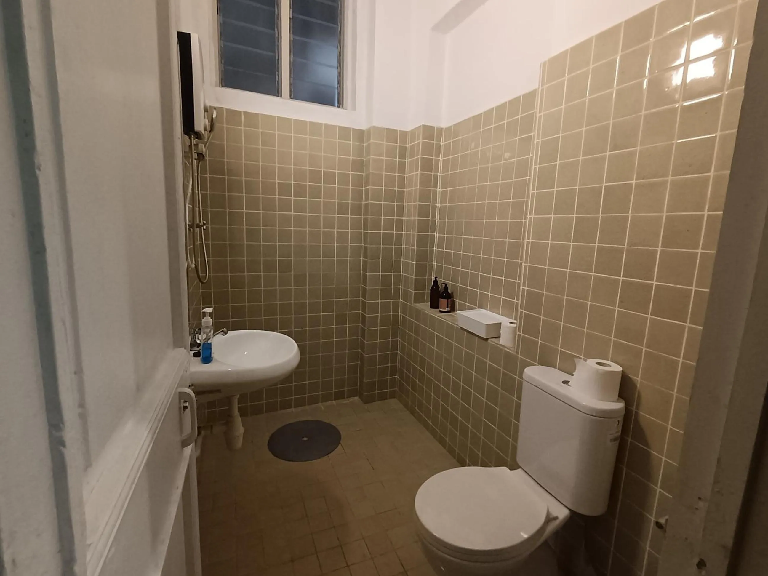 Shower in The Georgetown Green Gates