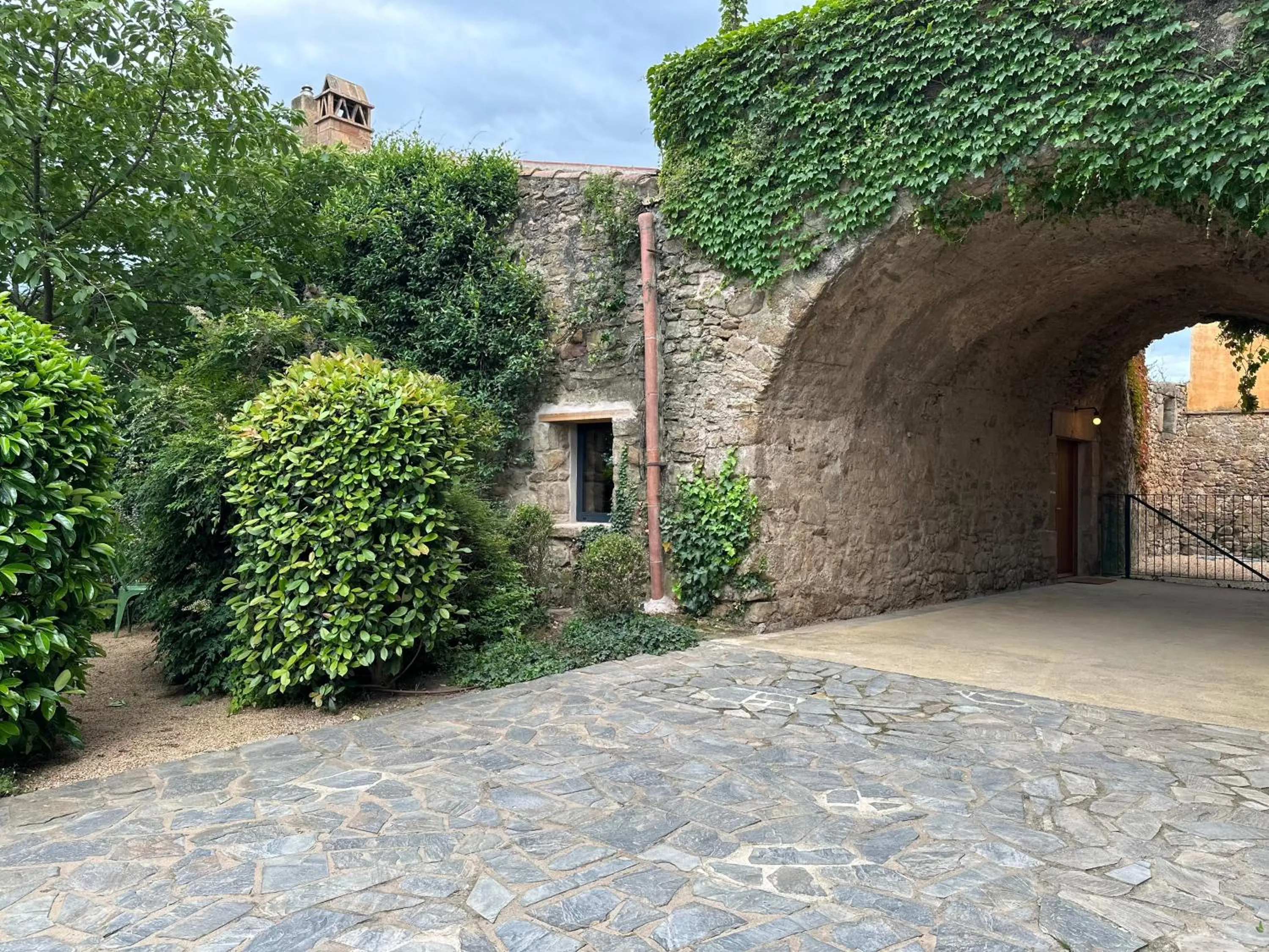 Garden in Encís d'Empordà -Adults Only-