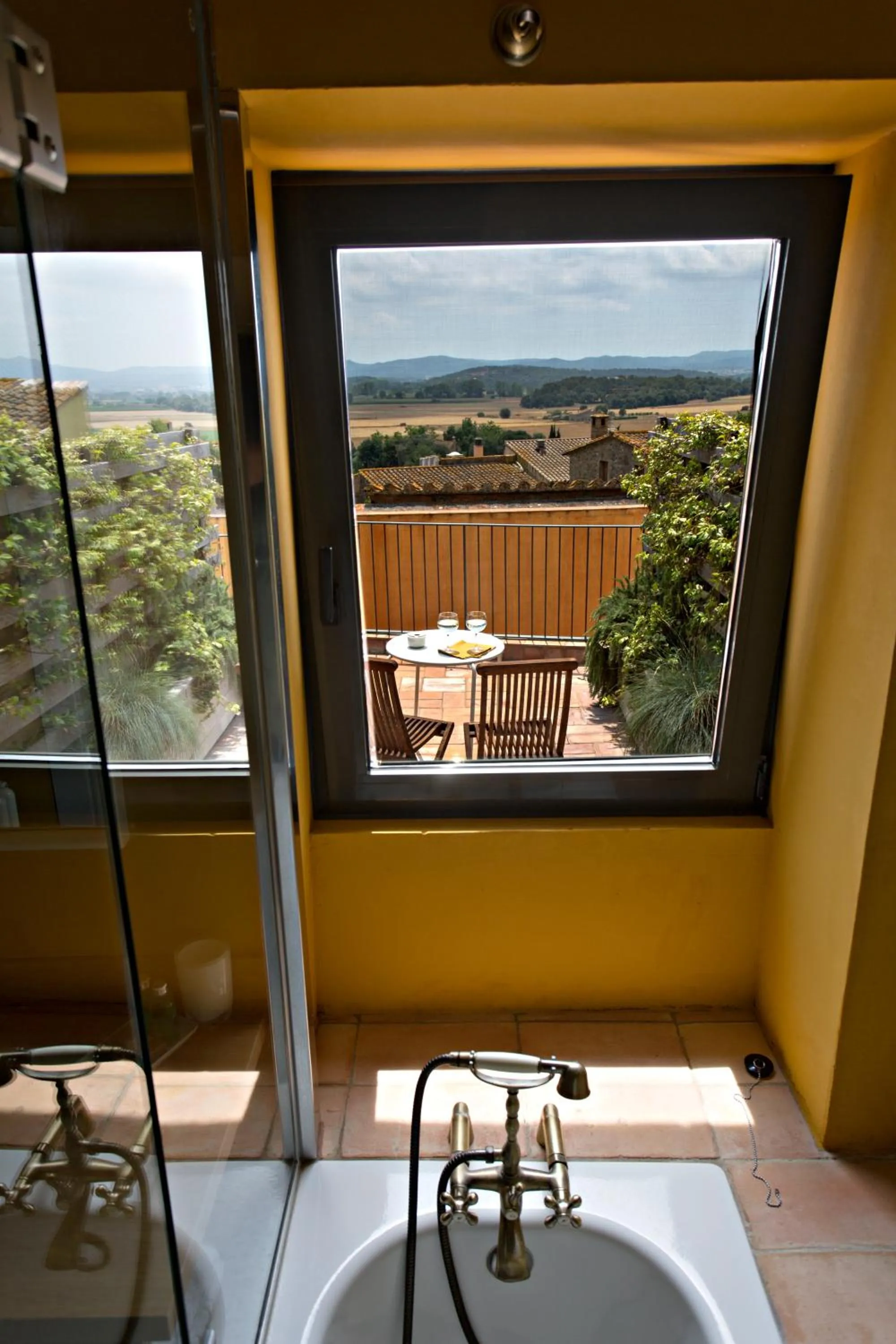 Shower in Encís d'Empordà -Adults Only-