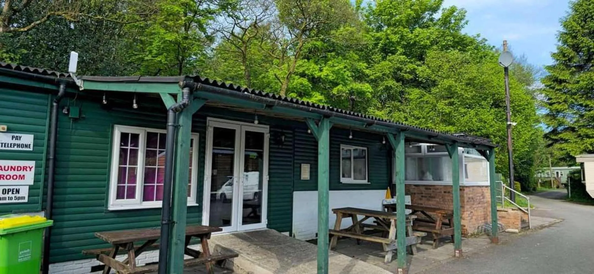Chalet in Glan yr Afon Dau - Relax Recuperate Hot Tub