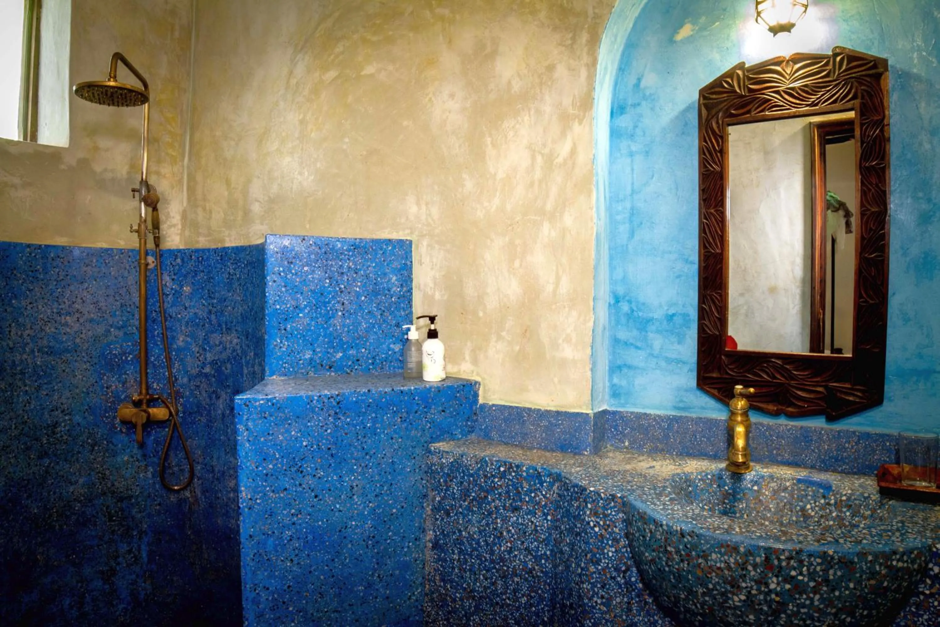 Shower in Villa Bahati Zanzibar