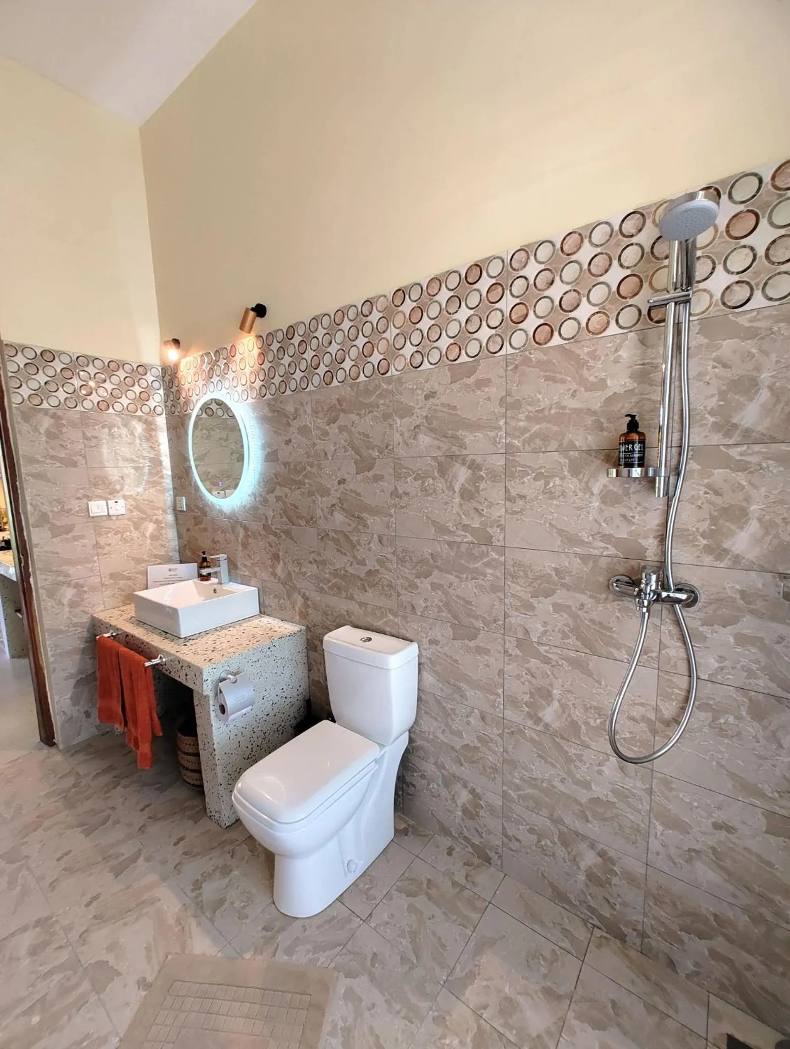 Shower in Villa Bahati Zanzibar