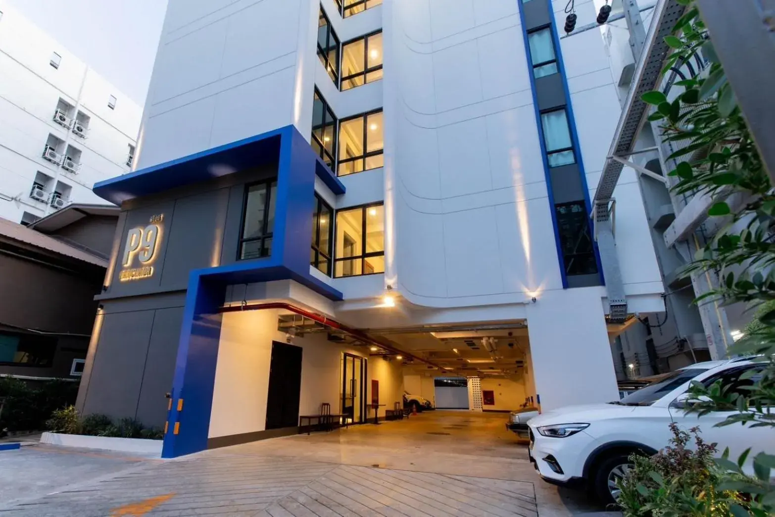 Property building in P9 Ratchada Hotel Property building in P9 Ratchada Hotel