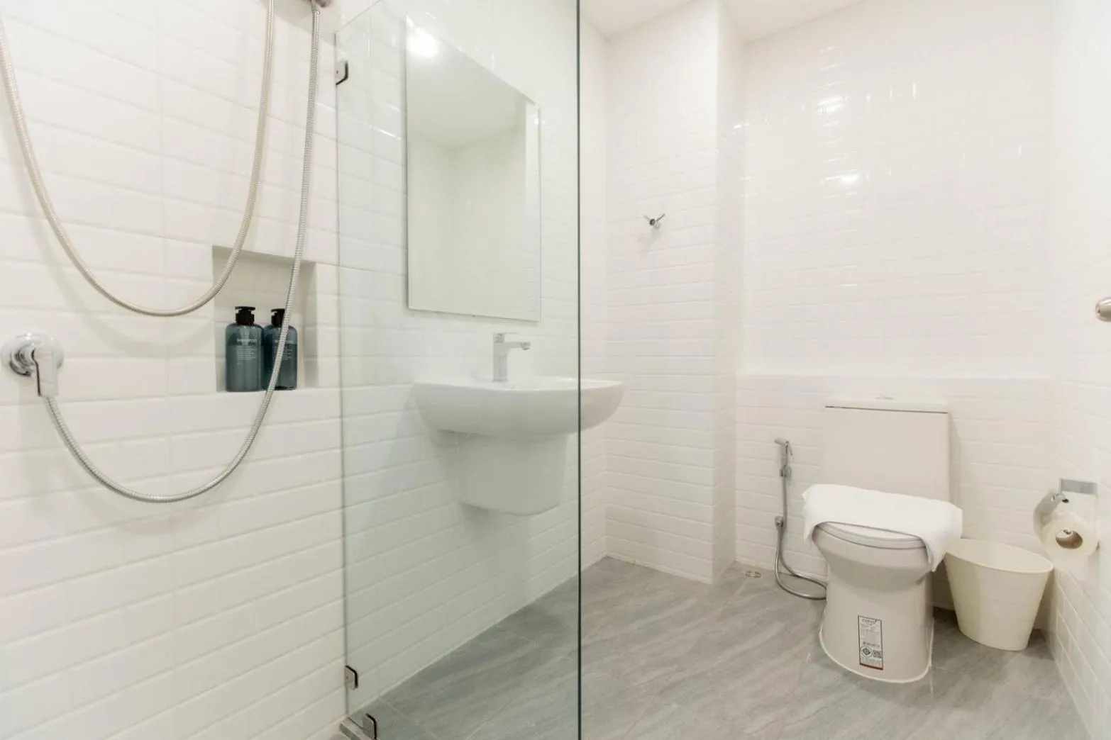 Shower in P9 Ratchada Hotel