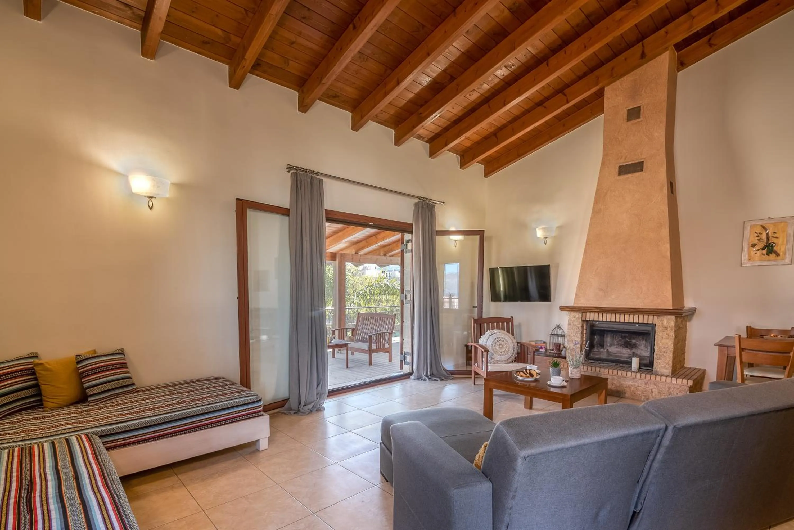 Summer in Secreto Studios