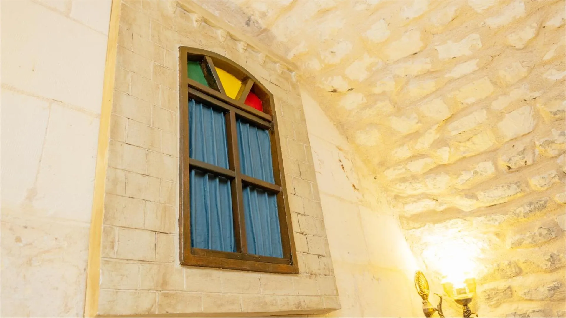 Decorative detail in Stone House by Cevahir