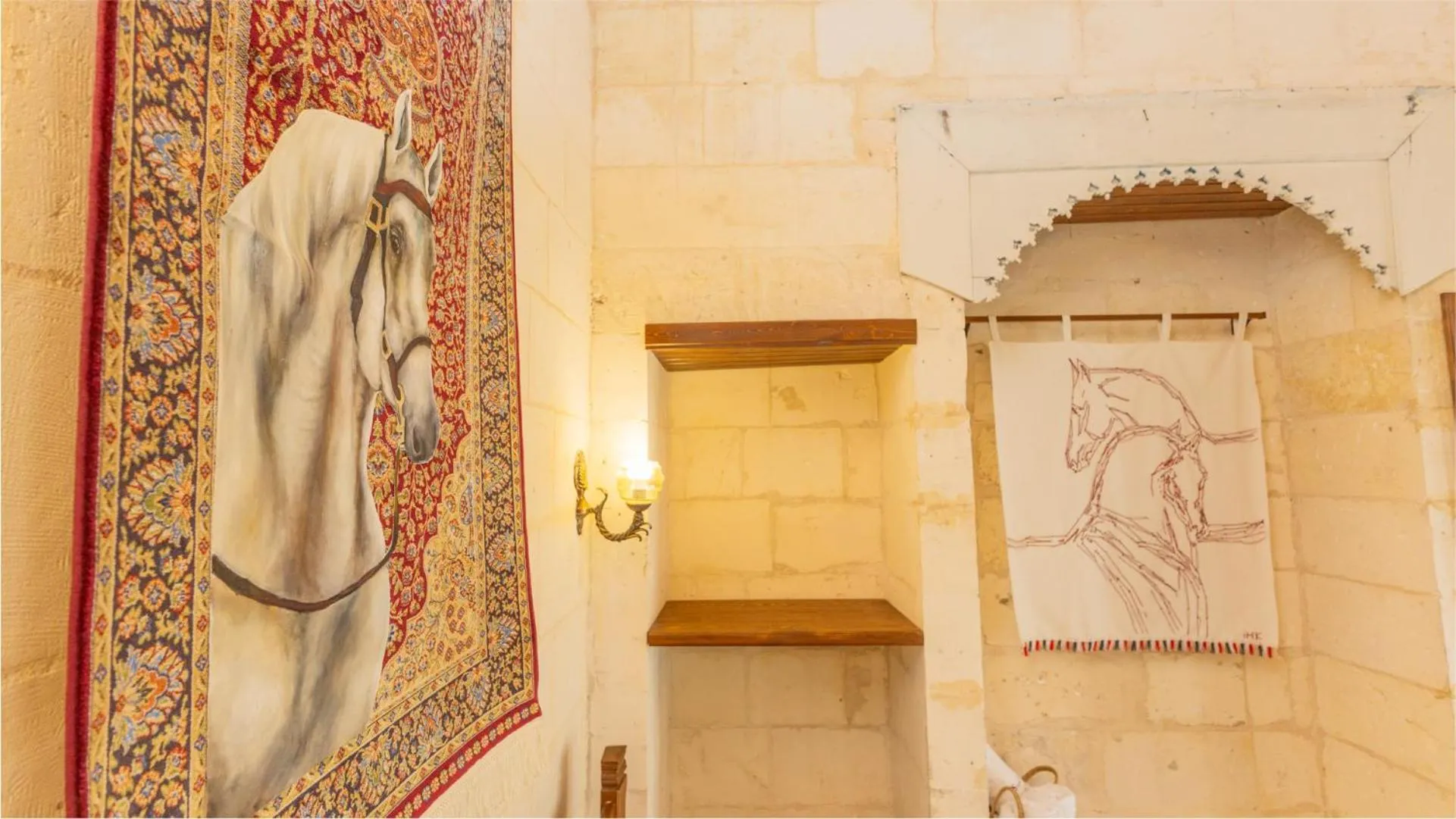 Decorative detail in Stone House by Cevahir