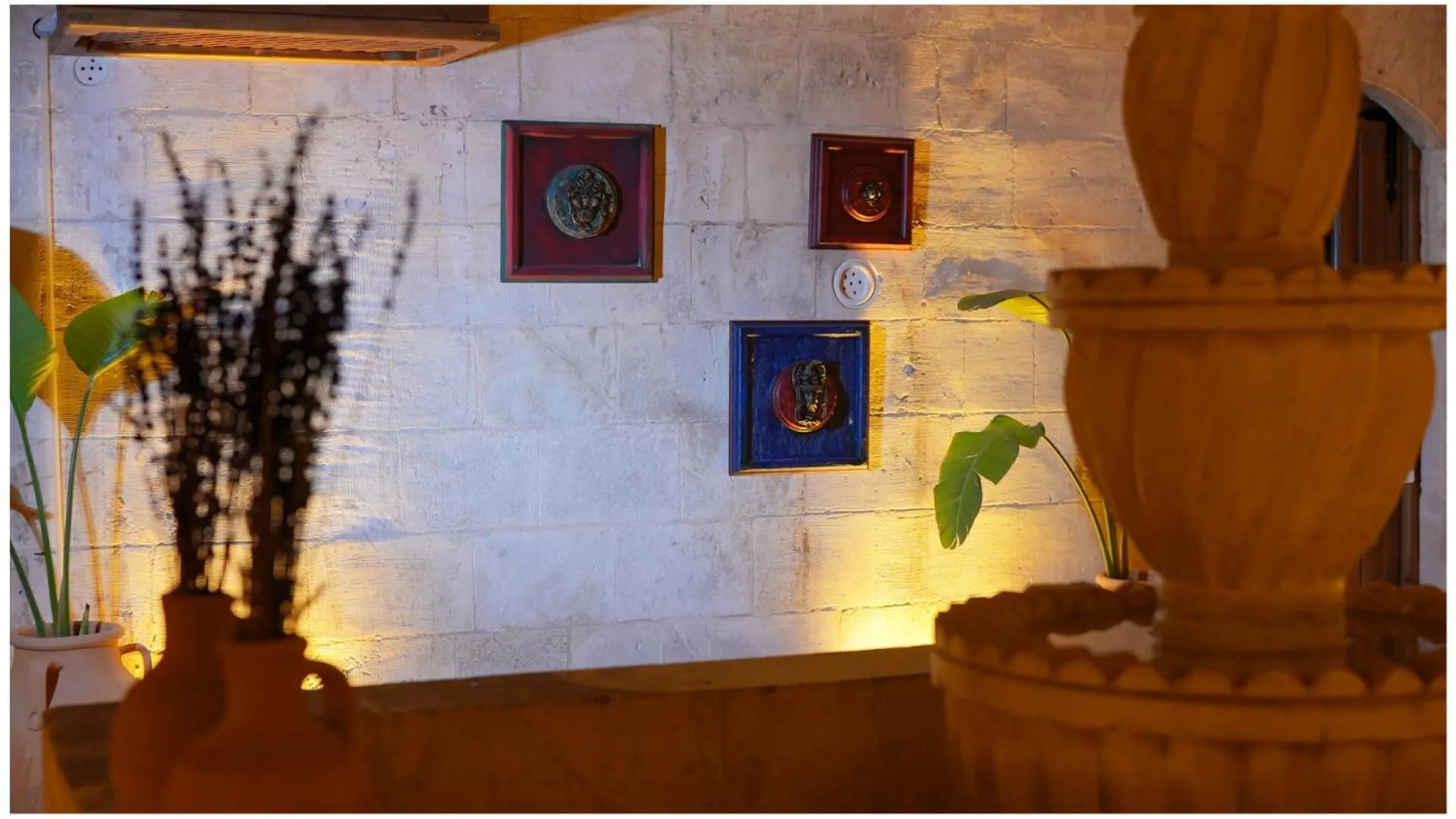 Decorative detail in Stone House by Cevahir