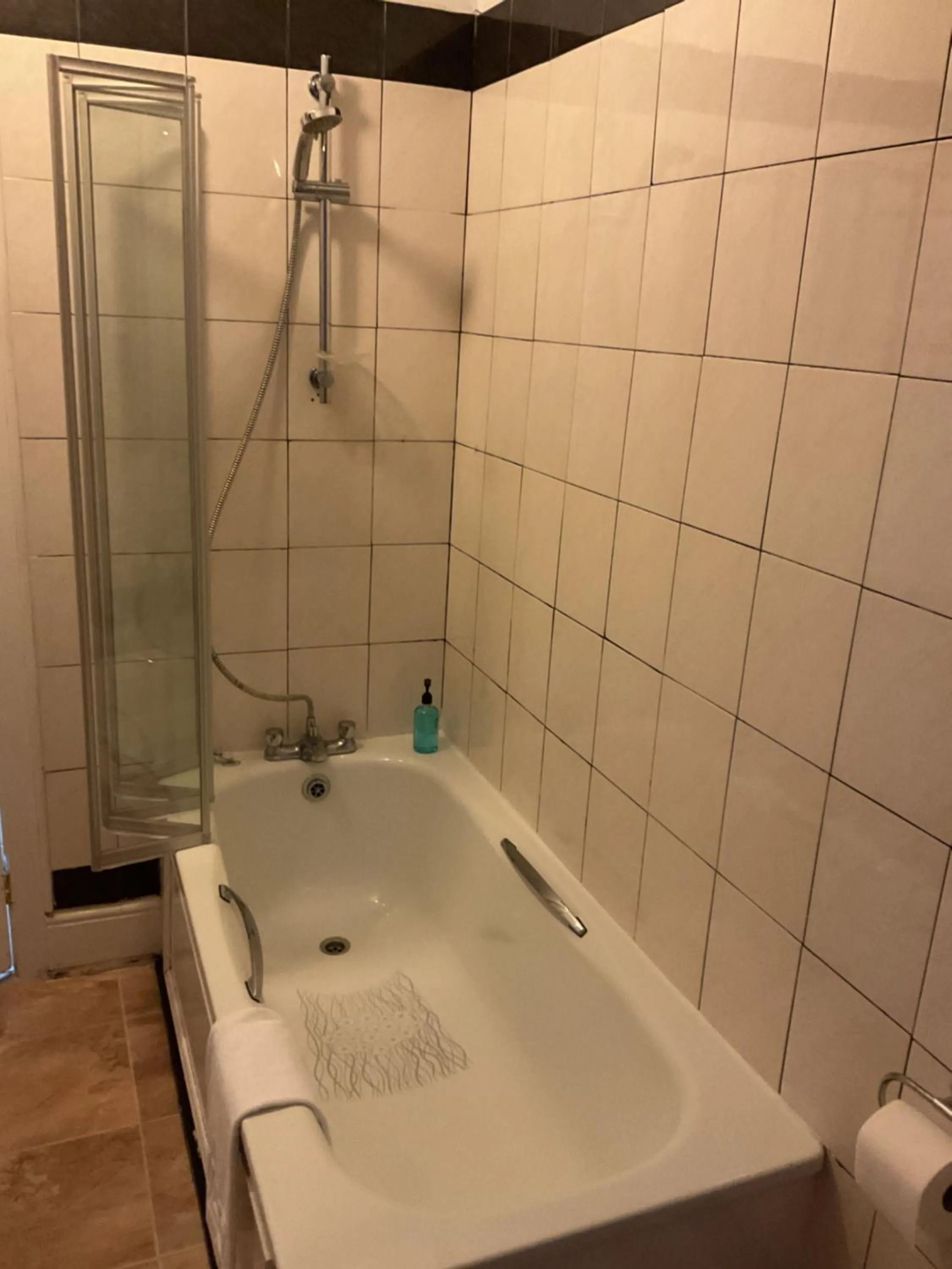 Bathroom in The Brentwood Hotel Porthcawl