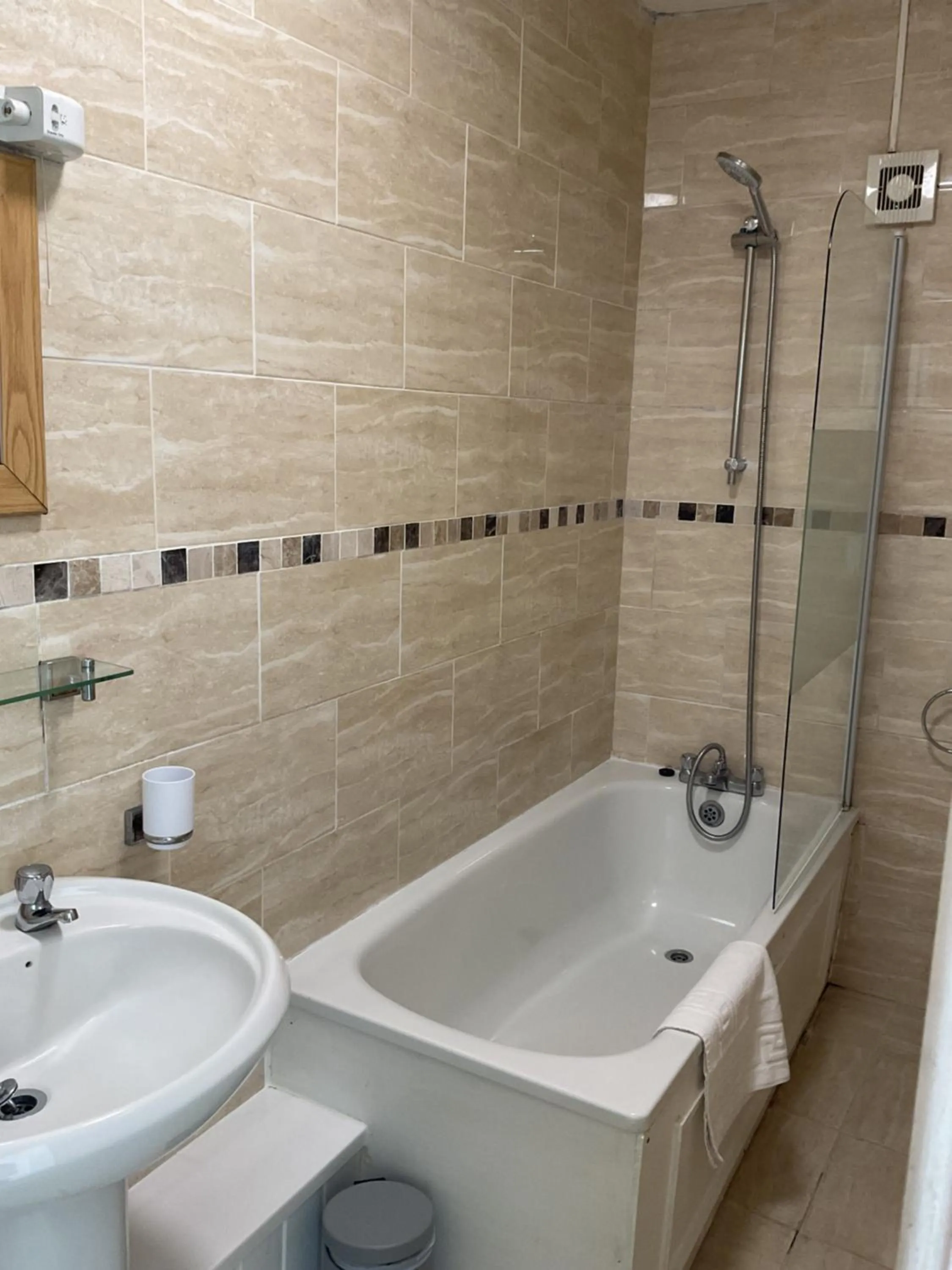 Bathroom in The Brentwood Hotel Porthcawl