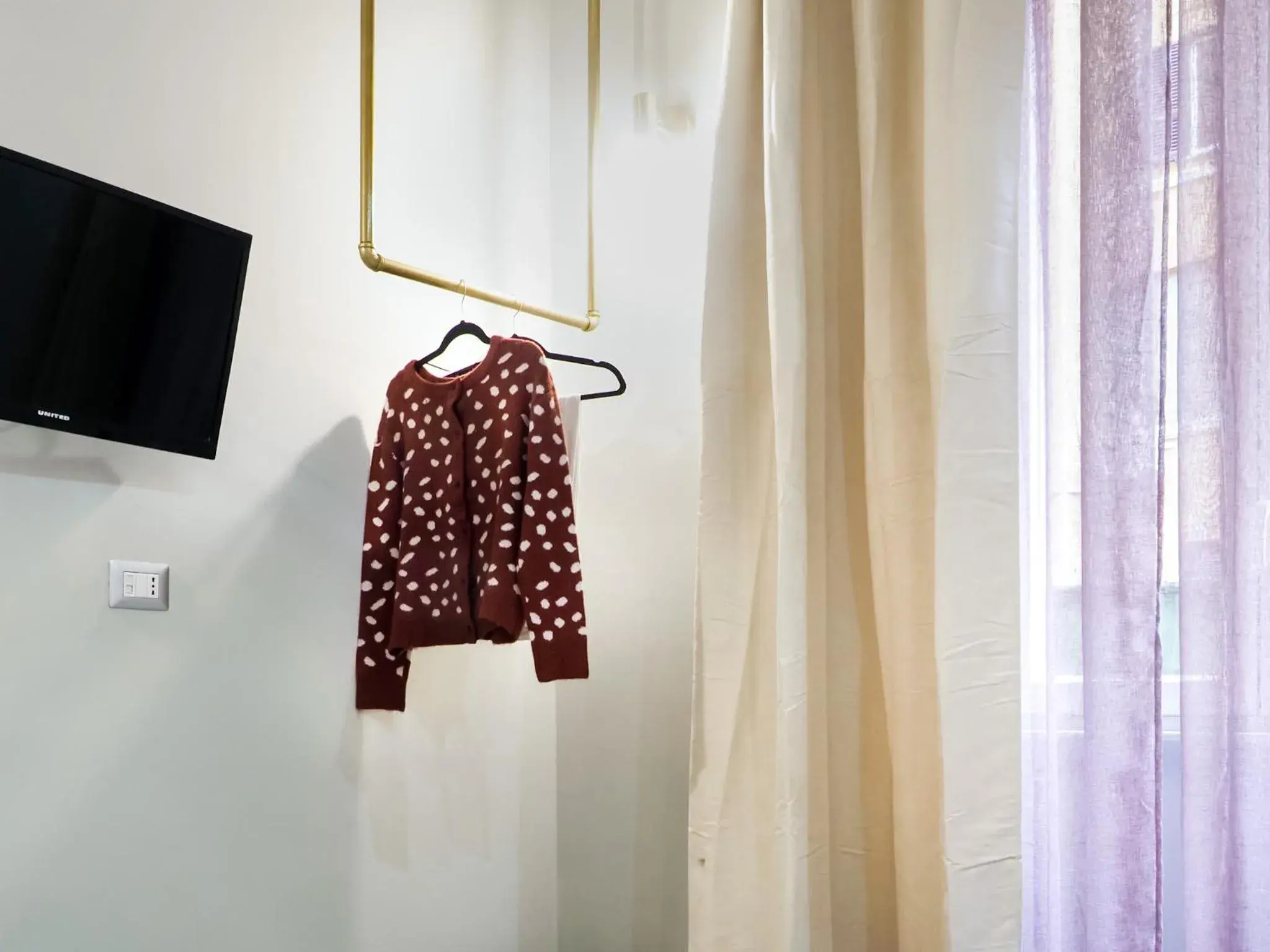 Small Double Room in C'est La Vie Suites Small Double Room in C'est La Vie Suites