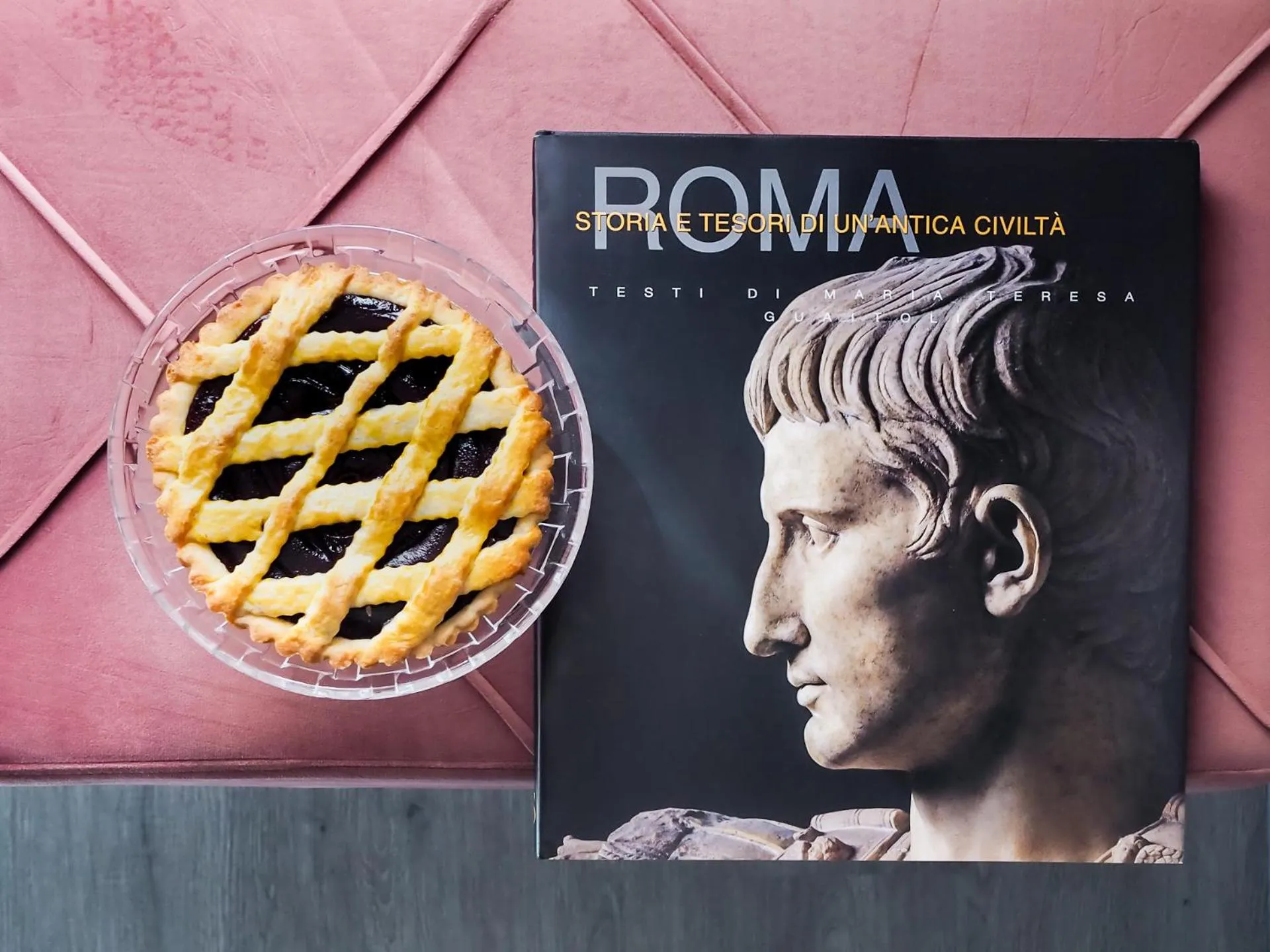 Decorative detail in C'est La Vie Suites