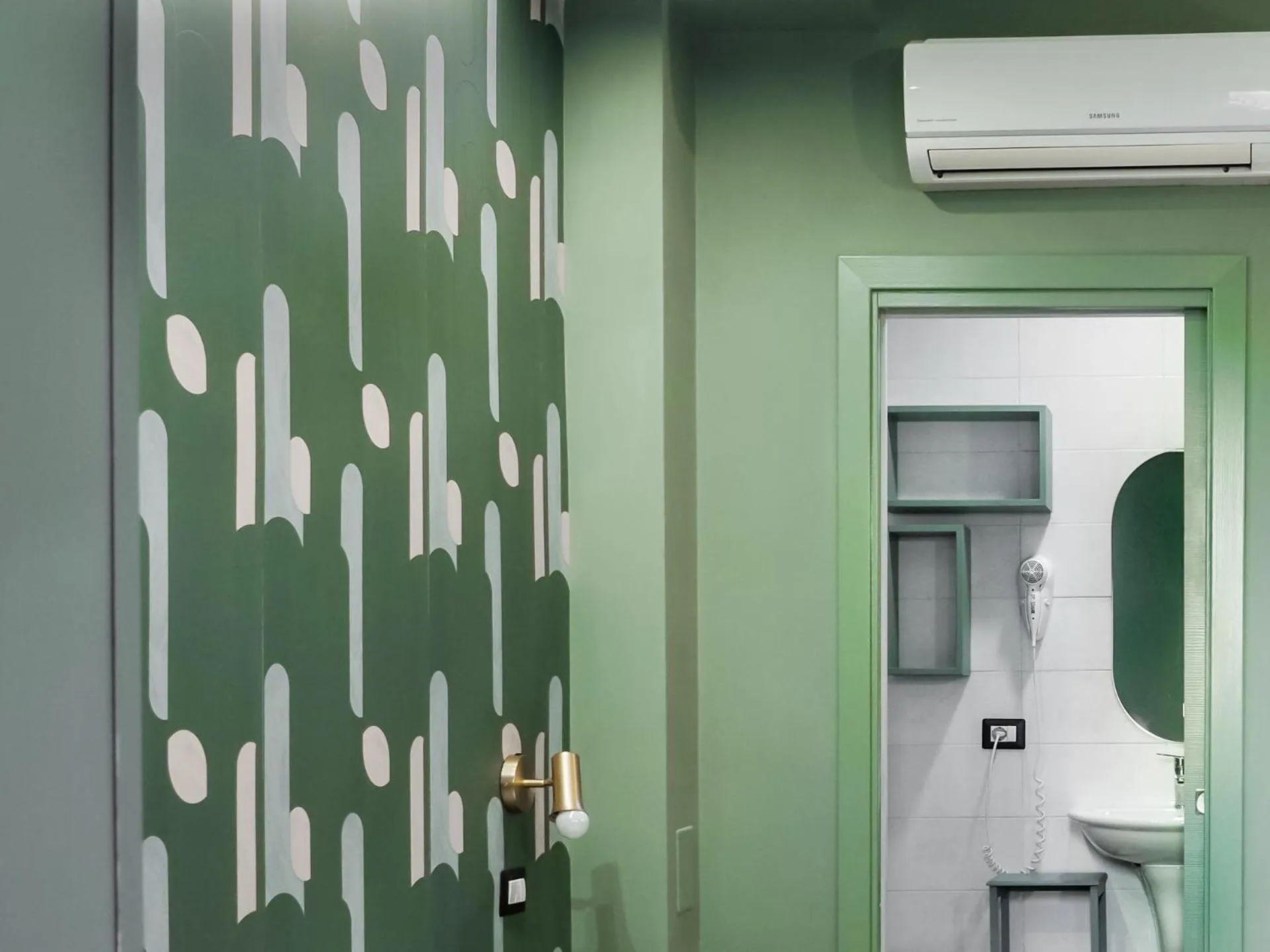 Shower in C'est La Vie Suites