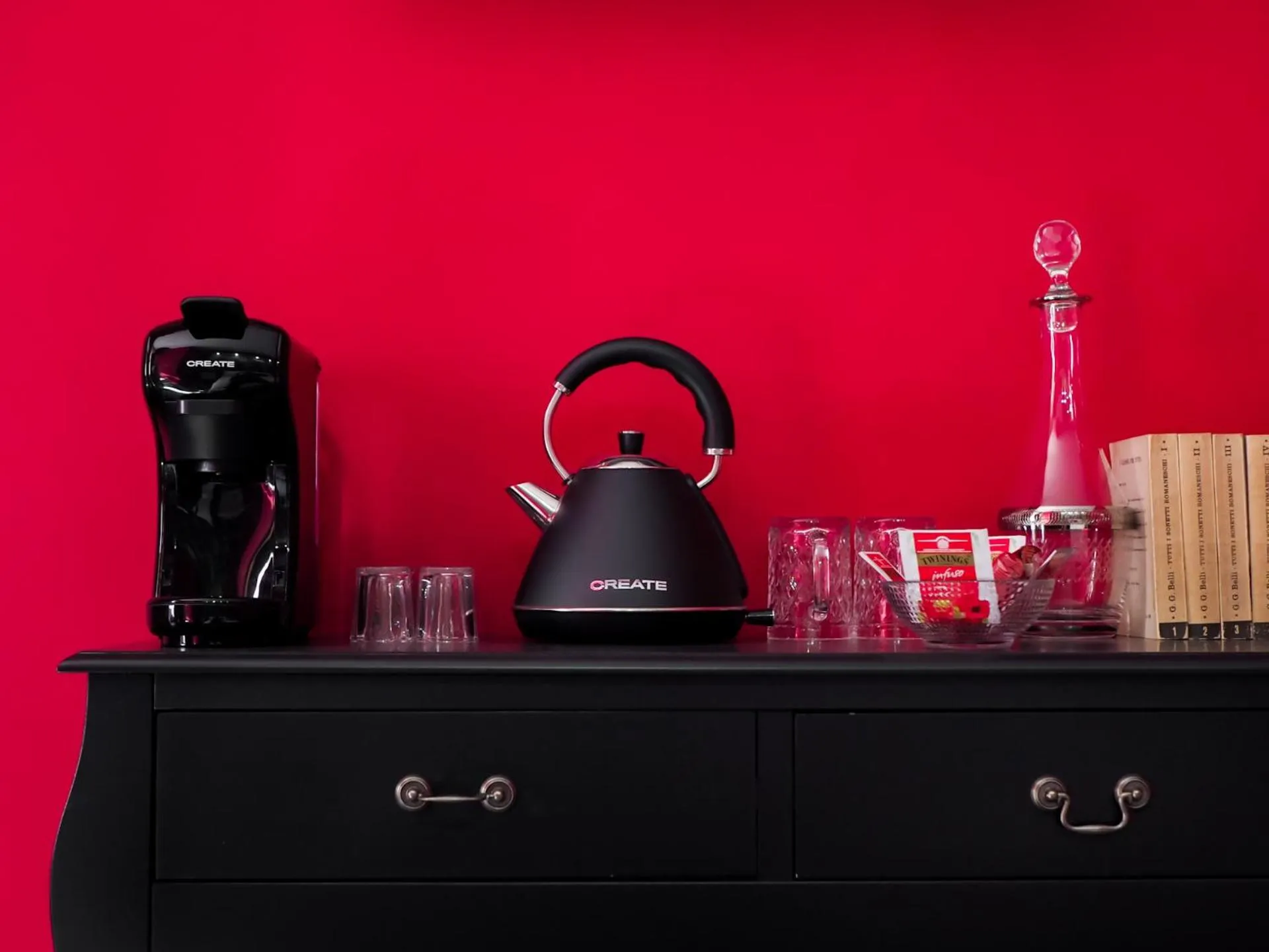 Coffee/tea facilities in C'est La Vie Suites