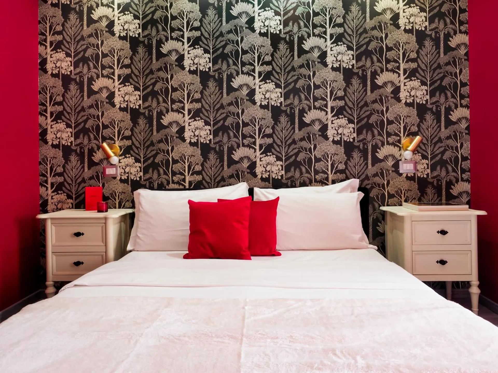 Bed in C'est La Vie Suites