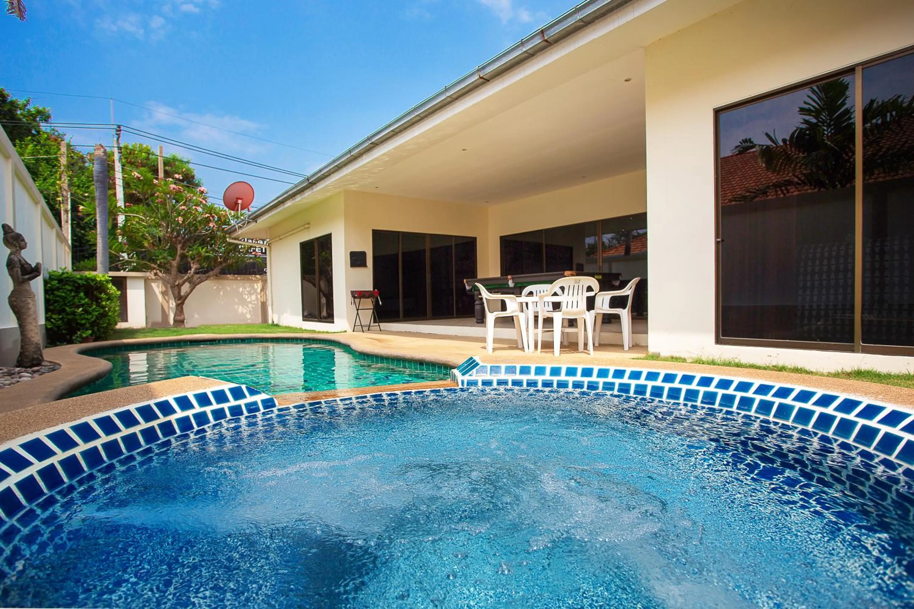 Swimming pool in Tortuga Villas Pattaya